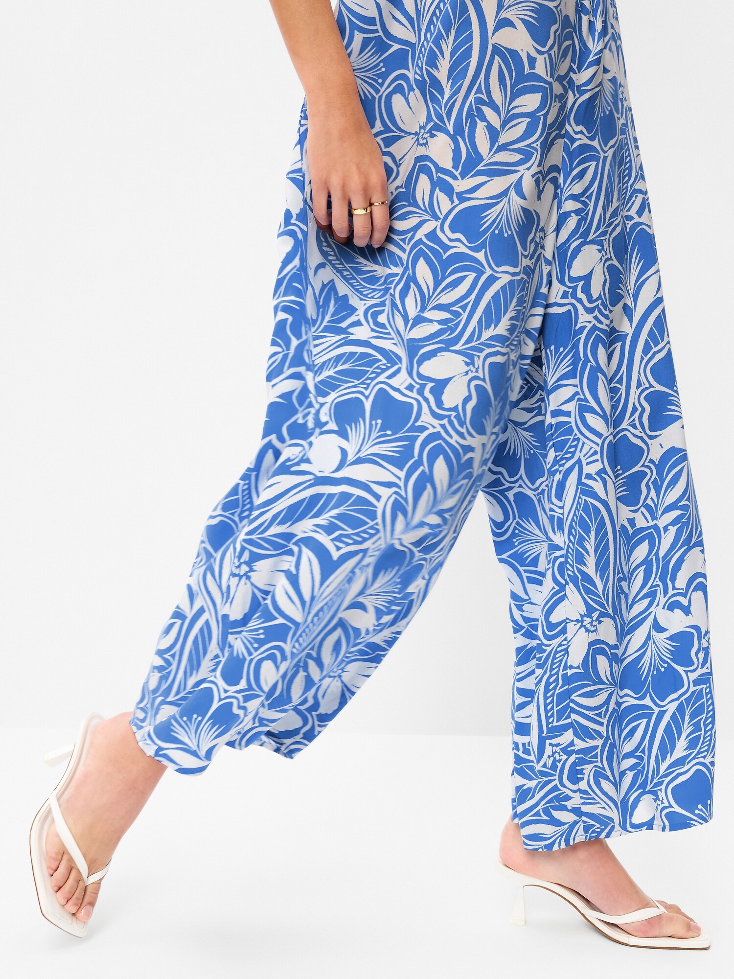 Женский комбинезон Old Navy Airy Smocked Jumpsuit, цвет: Синий с принтом — фото 5