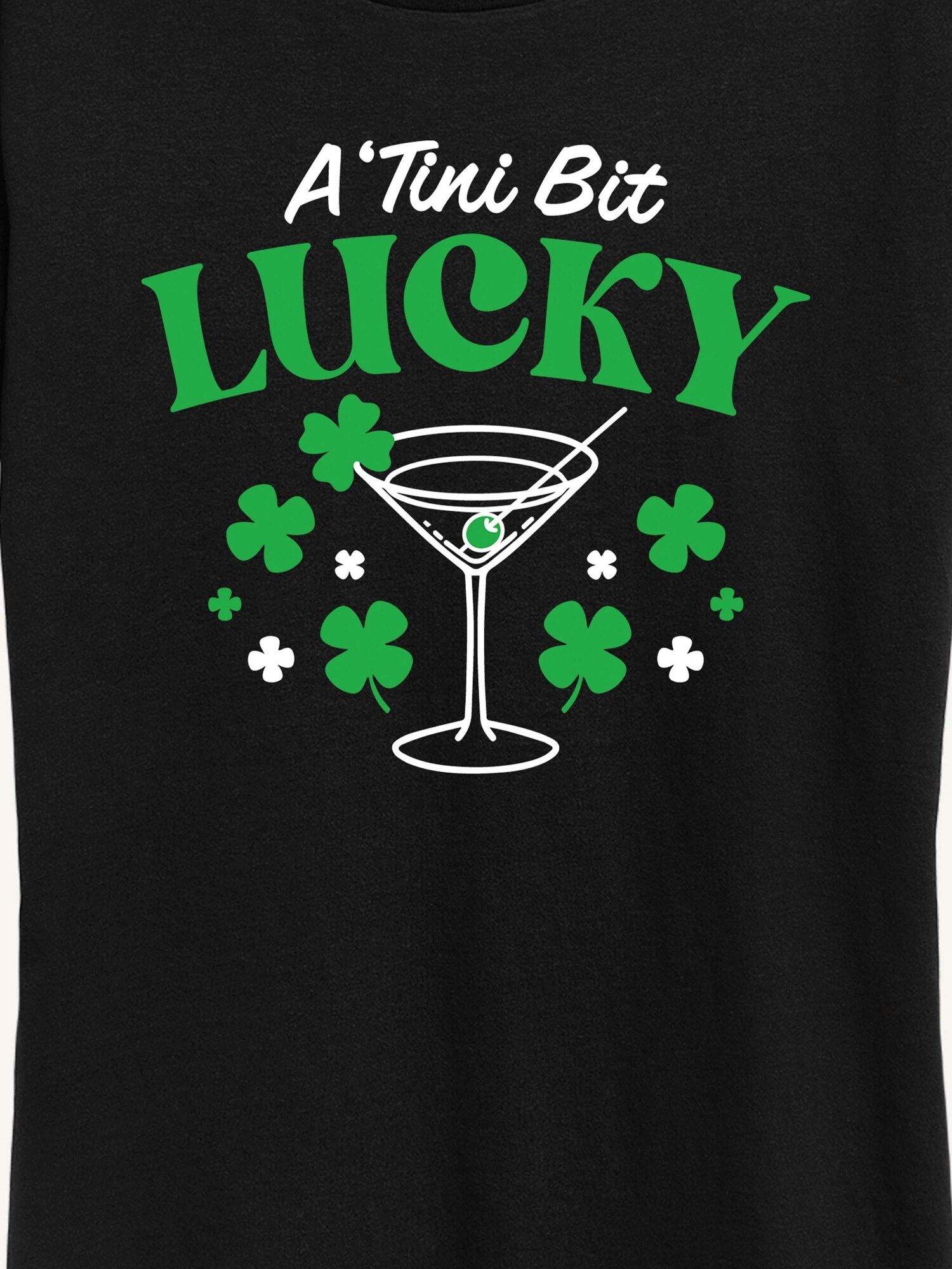 Женская футболка Old Navy A Tini Bit Lucky Short Sleeve Classic Fit Graphic, цвет: Чёрный — фото 2