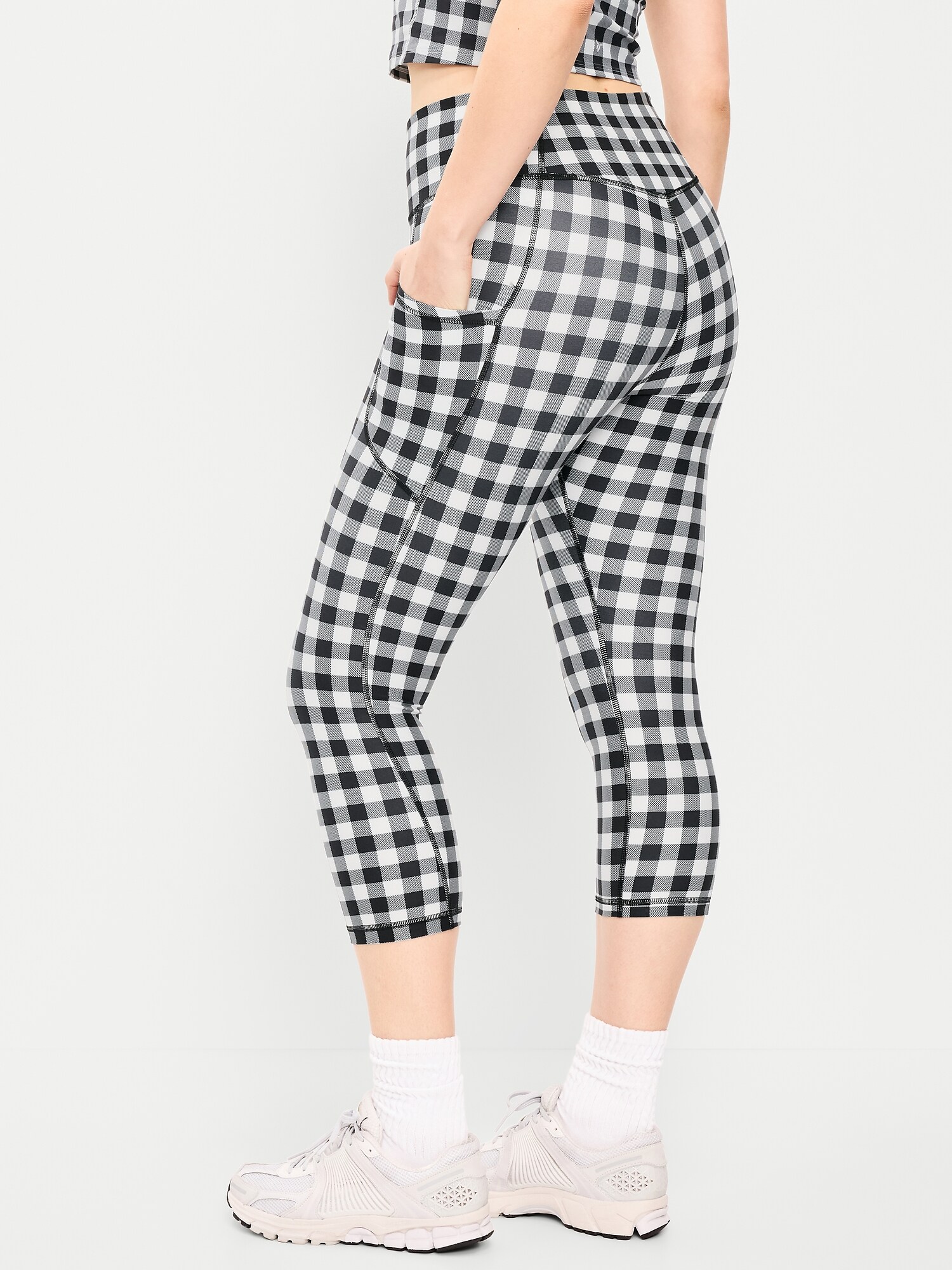 Женские леггинсы Old Navy High-Waisted PowerSoft Crop Pocket, цвет: Чёрный / Белый в мелкую клетку — фото 5