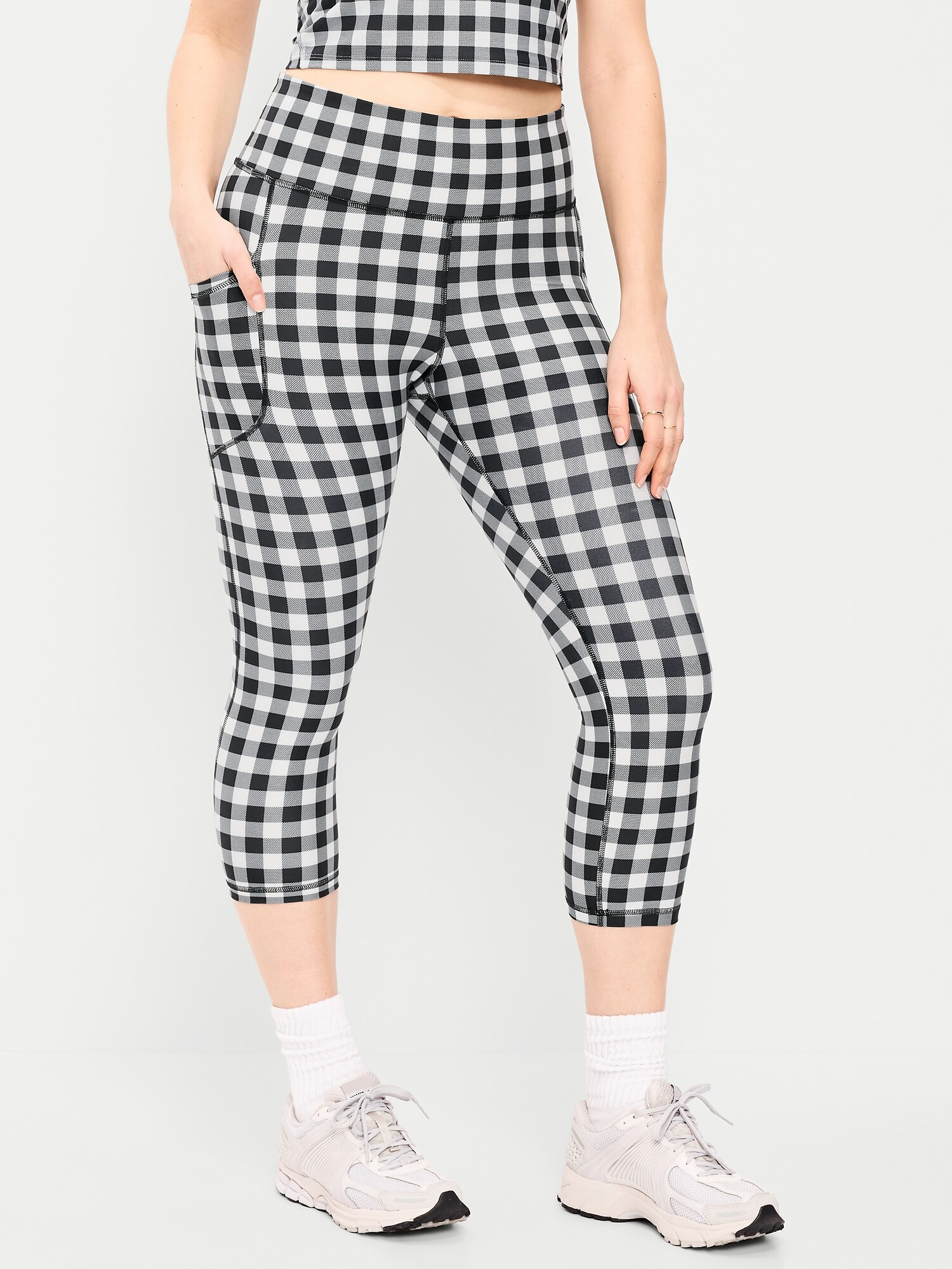 Женские леггинсы Old Navy High-Waisted PowerSoft Crop Pocket, цвет: Чёрный / Белый в мелкую клетку — фото 4