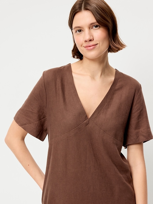 Image number 4 showing, Short-Sleeve V-Neck Mini Shift Dress