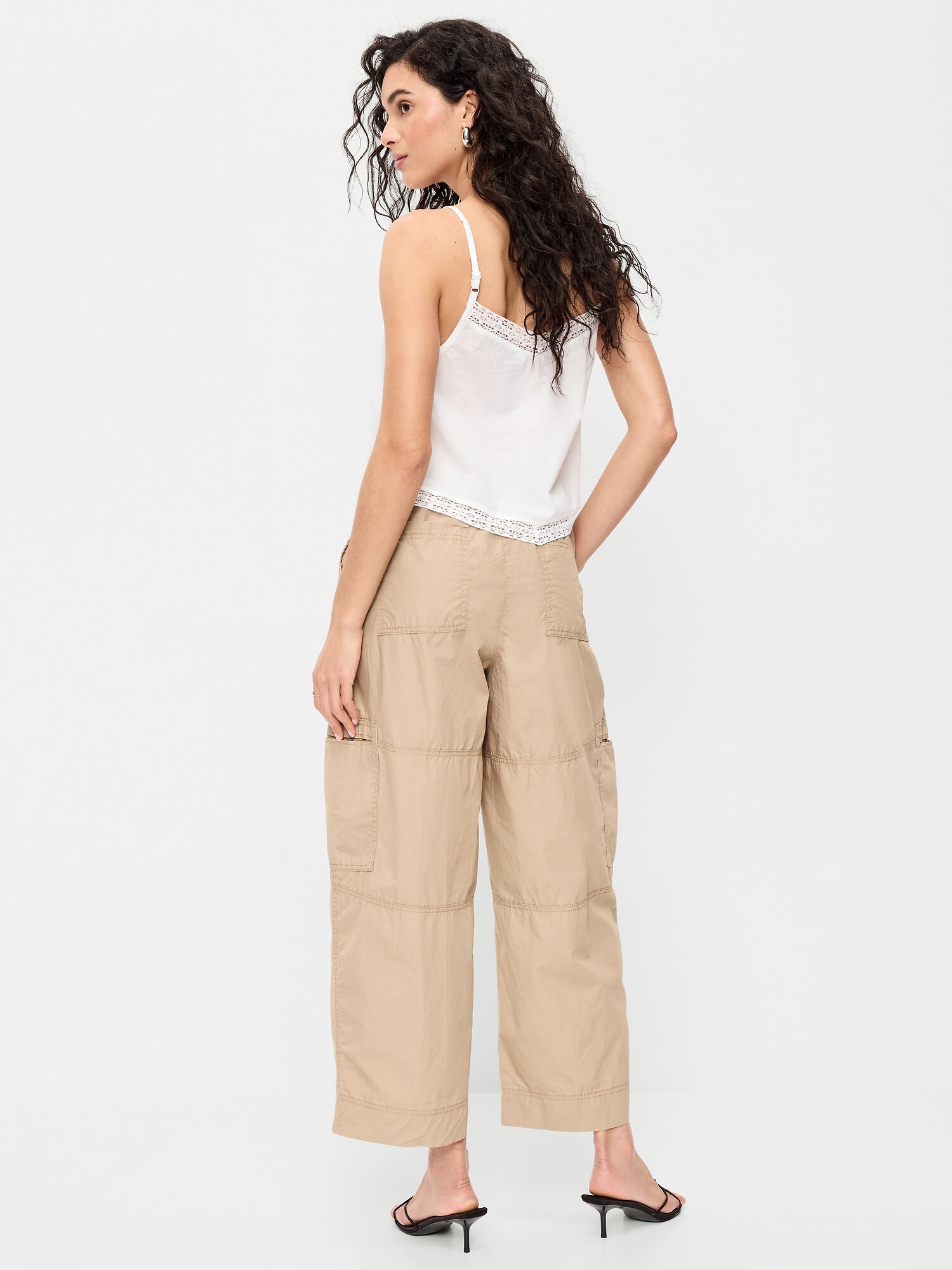 Женские брюки Old Navy Mid-Rise Cropped Barrel-Leg Utility, цвет: Миндальный — фото 3