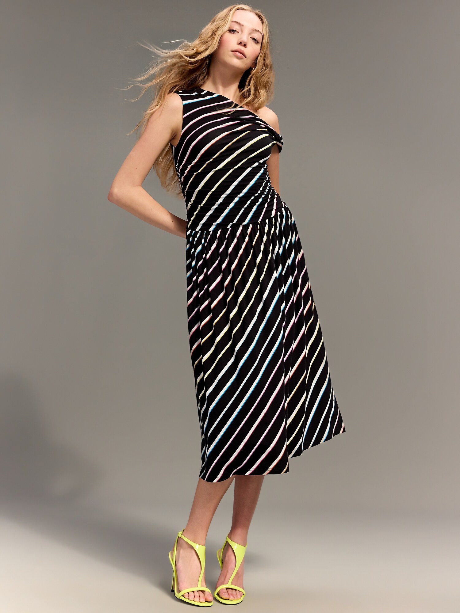 Женское платье Old Navy x Christopher John Rogers One-Shoulder Maxi, цвет: Разноцветный — фото 3