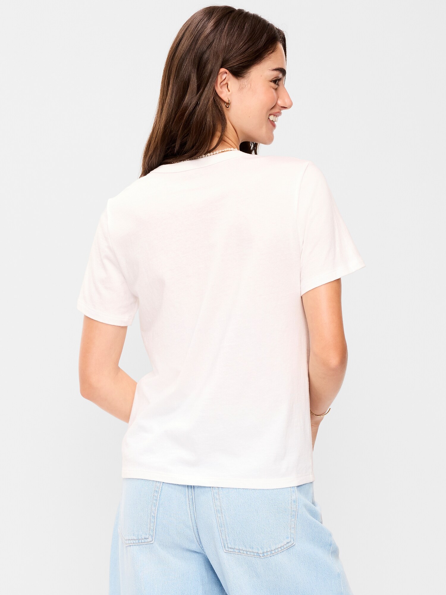Женская футболка Old Navy EveryWear Logo Graphic, цвет: Calla Lilies — фото 2