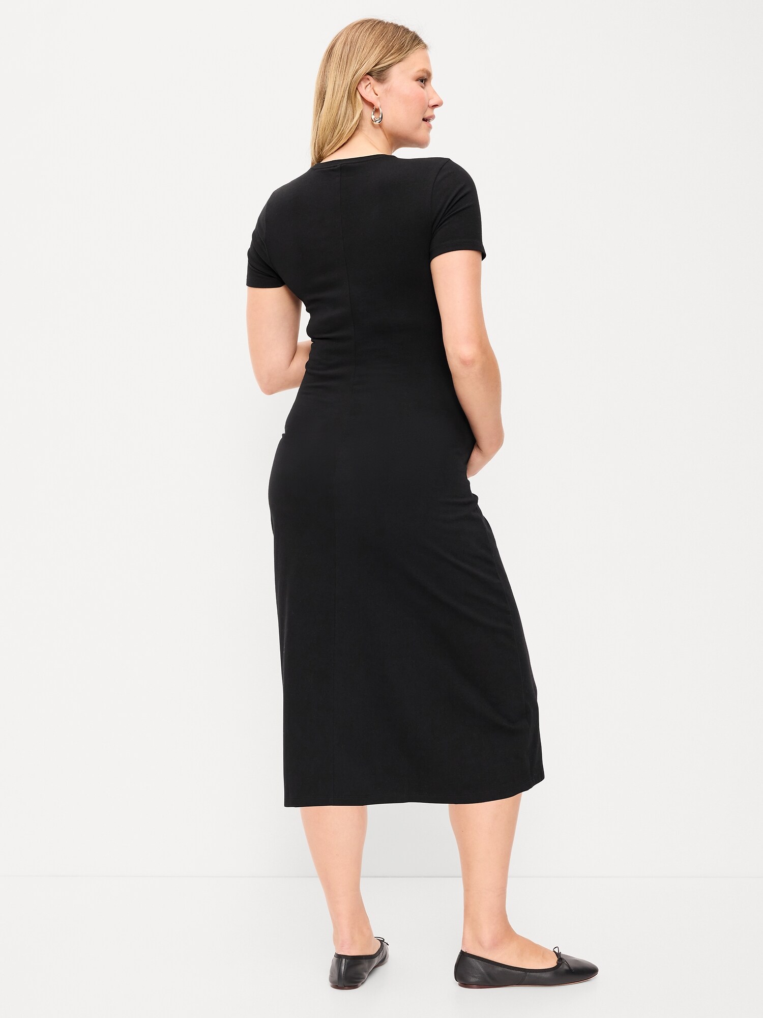 Женское платье Old Navy Maternity Short-Sleeve Ruched, цвет: Чёрный — фото 2