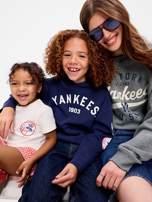 Image number 4 showing, New York Yankees Unisex Bodysuit for Baby