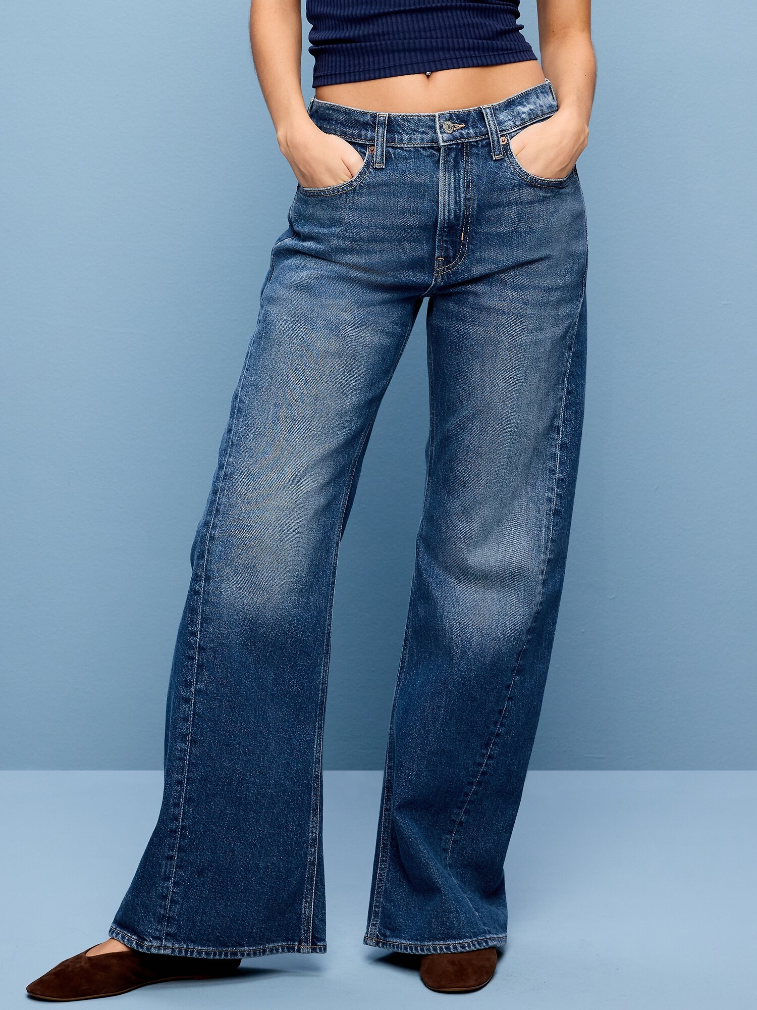 Женские джинсы Old Navy Mid-Rise Twisted-Seam Flare, цвет: Avery — фото 2