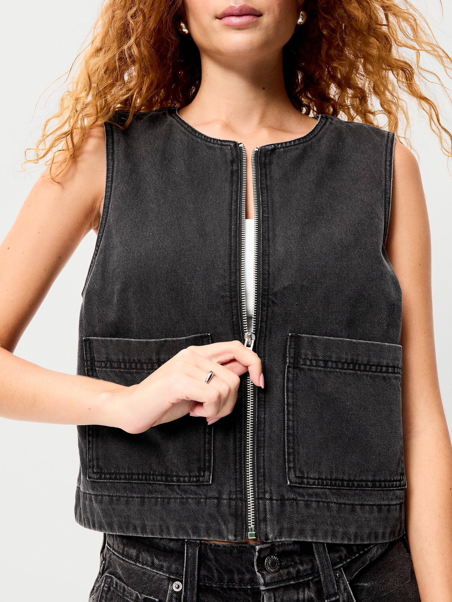 Женский жилет Old Navy Zip-Front Utility Vest, цвет: Coal — фото 5