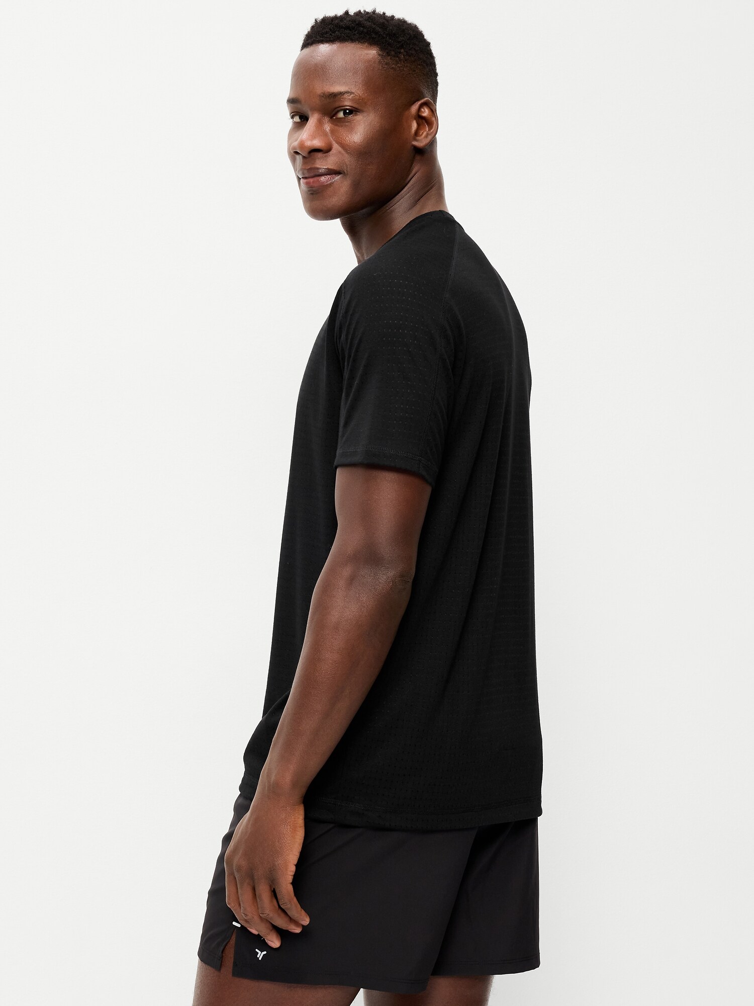 Мужская футболка Old Navy Relaxed Mesh, цвет: Чёрный — фото 2