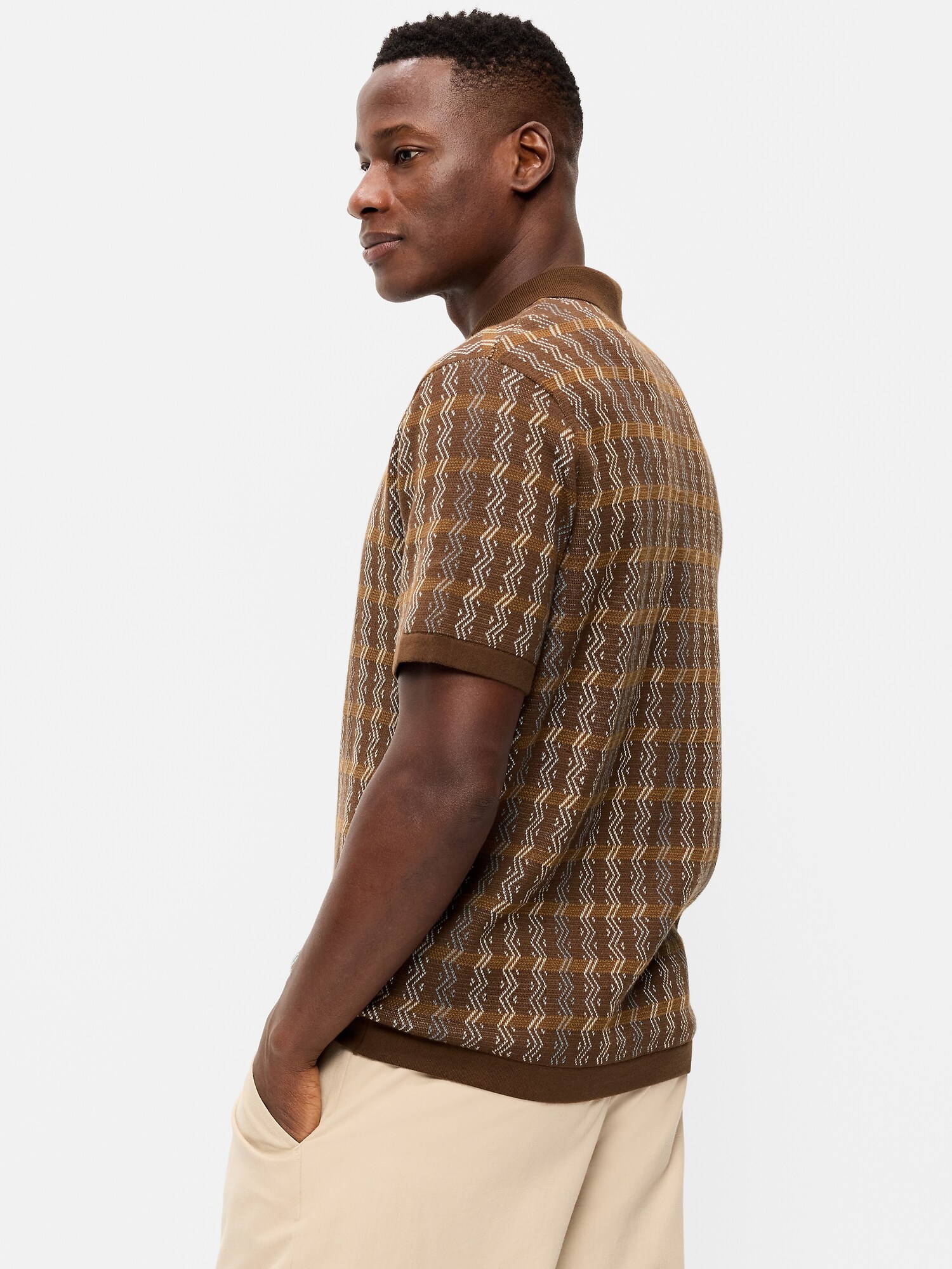 Мужской свитер Old Navy Short-Sleeve Sweater Shirt, цвет: Тёмный орех — фото 2