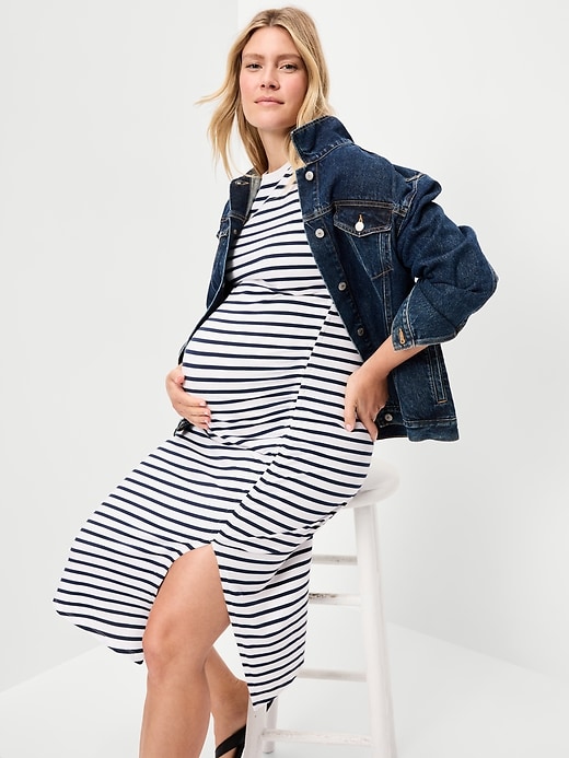 Image number 3 showing, Maternity Short-Sleeve Ruched Midi Dress