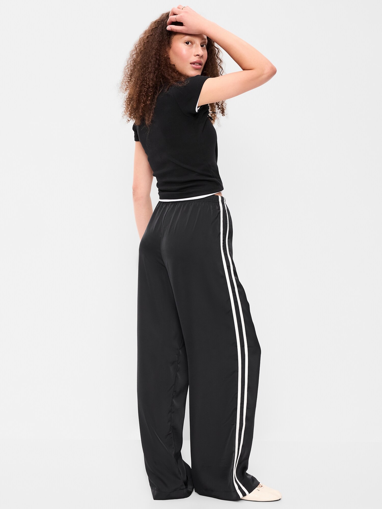 Женские брюки Old Navy High-Waisted Satin Track Pants, цвет: Чёрный — фото 3
