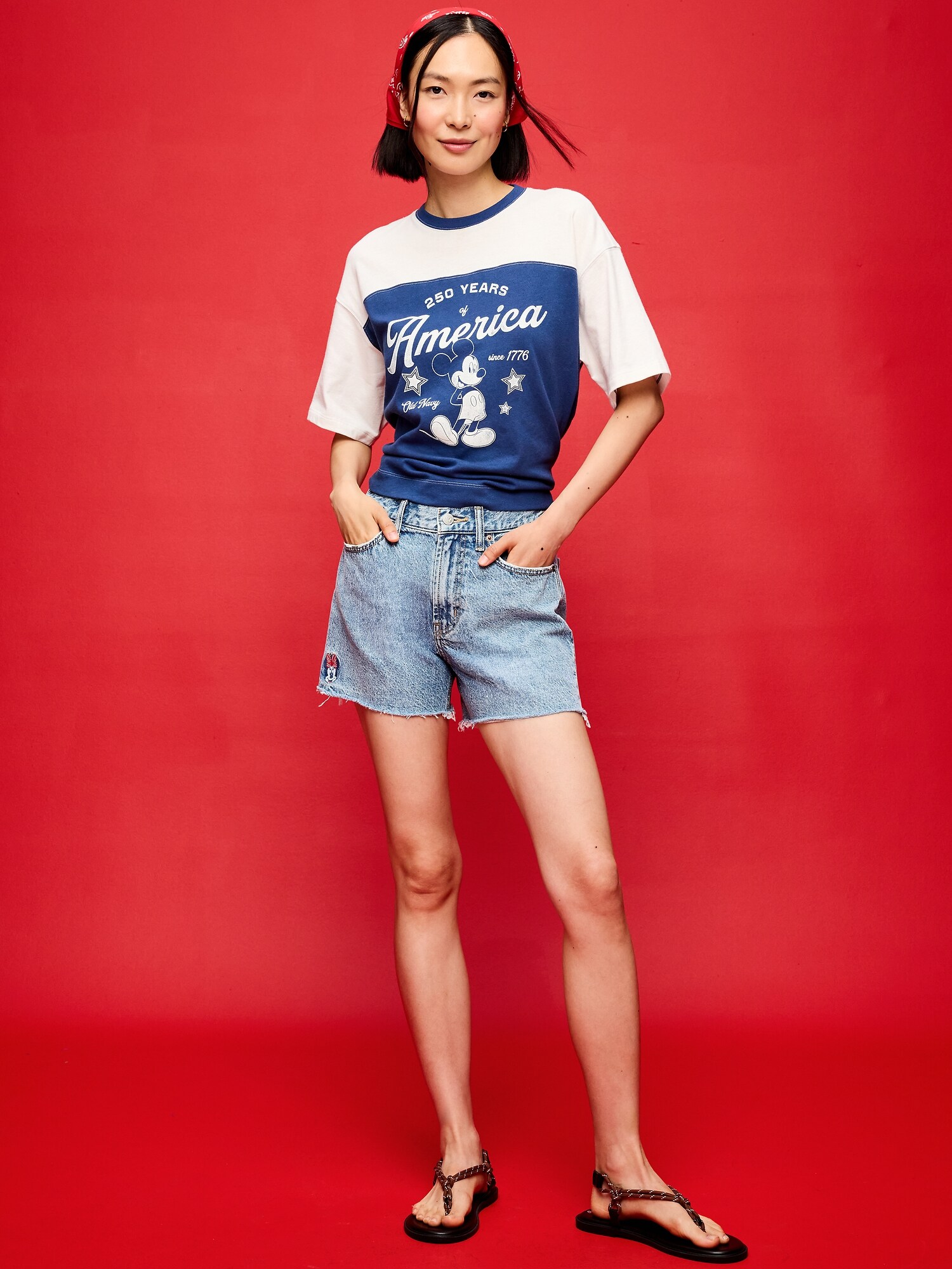 Женские шорты Old Navy x Disney Minnie Mouse High-Waisted OG Jean Cut-Off Shorts-- 4-inch inseam for Women, цвет: Fireworks Embroidery
