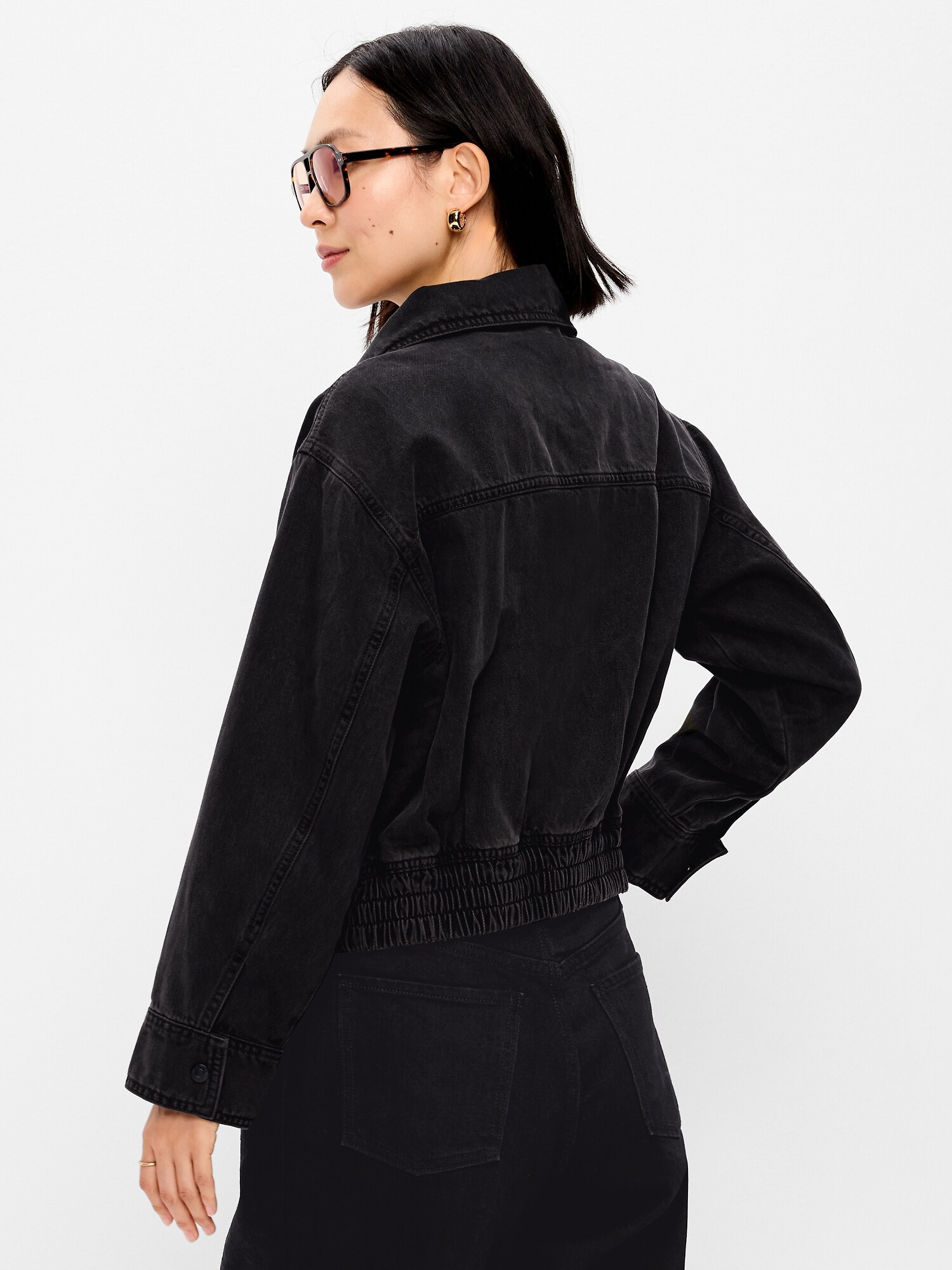 Женская куртка Old Navy Funnel-Neck Denim Jacket, цвет: Потёртый чёрный — фото 2