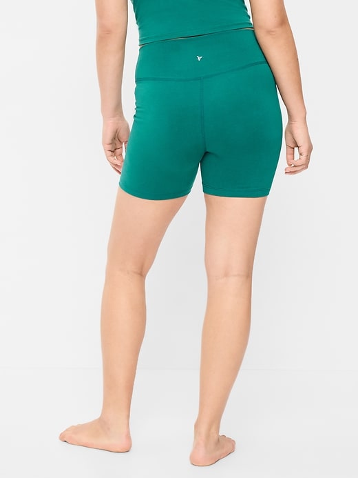 Image number 4 showing, High-Waisted PowerChill Biker Shorts -- 5-inch inseam