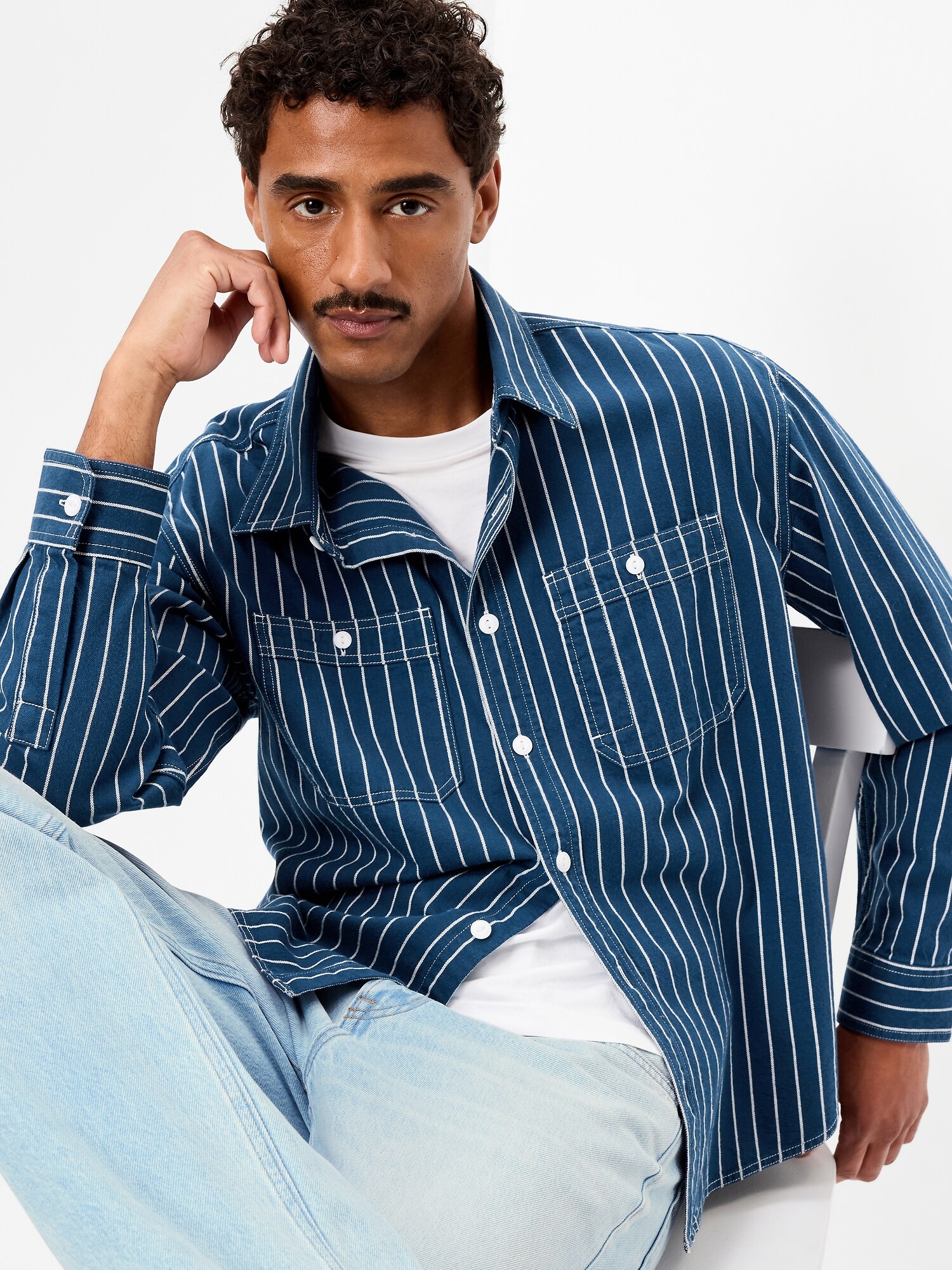 Мужская рубашка Old Navy Loose Fit Chambray Workwear, цвет: Синий полосатый — фото 3