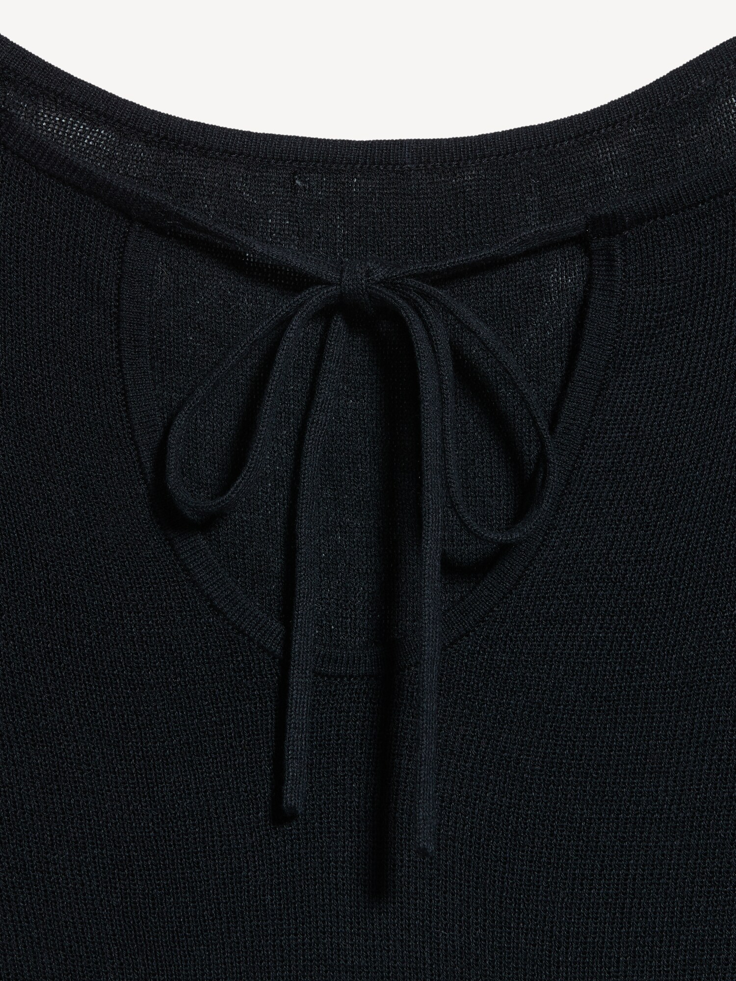 Женский топ Old Navy Bell-Sleeve Keyhole Top, цвет: Чёрный — фото 5