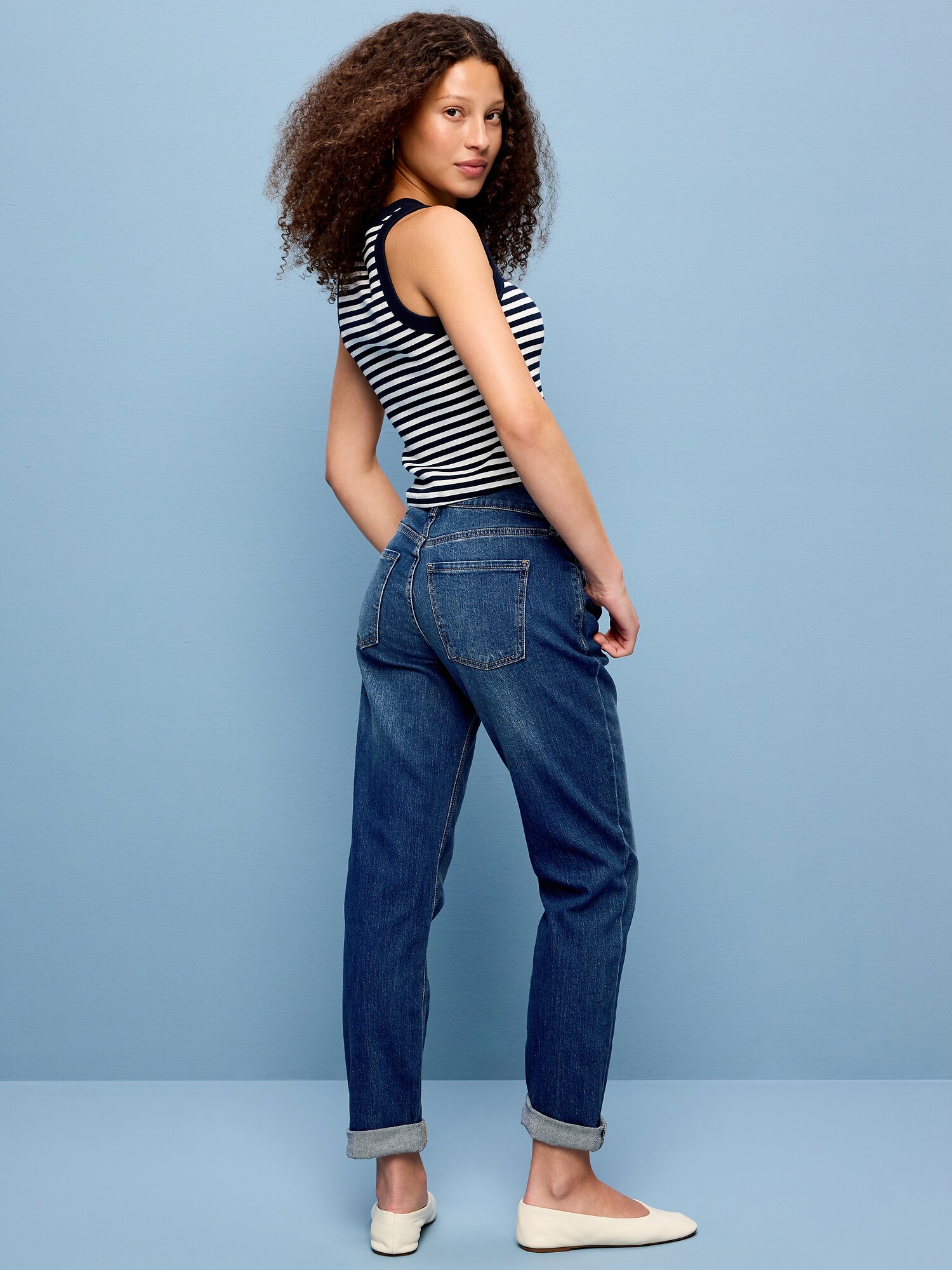 Женские джинсы Old Navy Mid-Rise Wow Boyfriend Straight, цвет: Тёмная варка — фото 4
