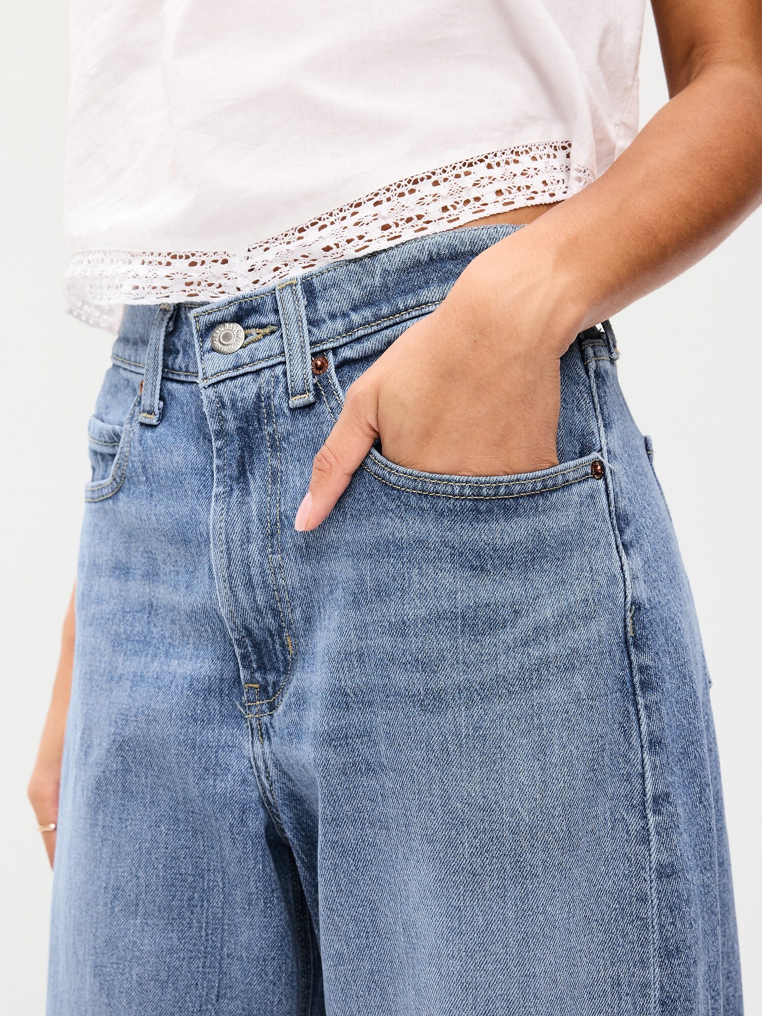 Женские джинсы Old Navy High-Waisted Rounded Wide-Leg Barrel, цвет: Georgina — фото 4