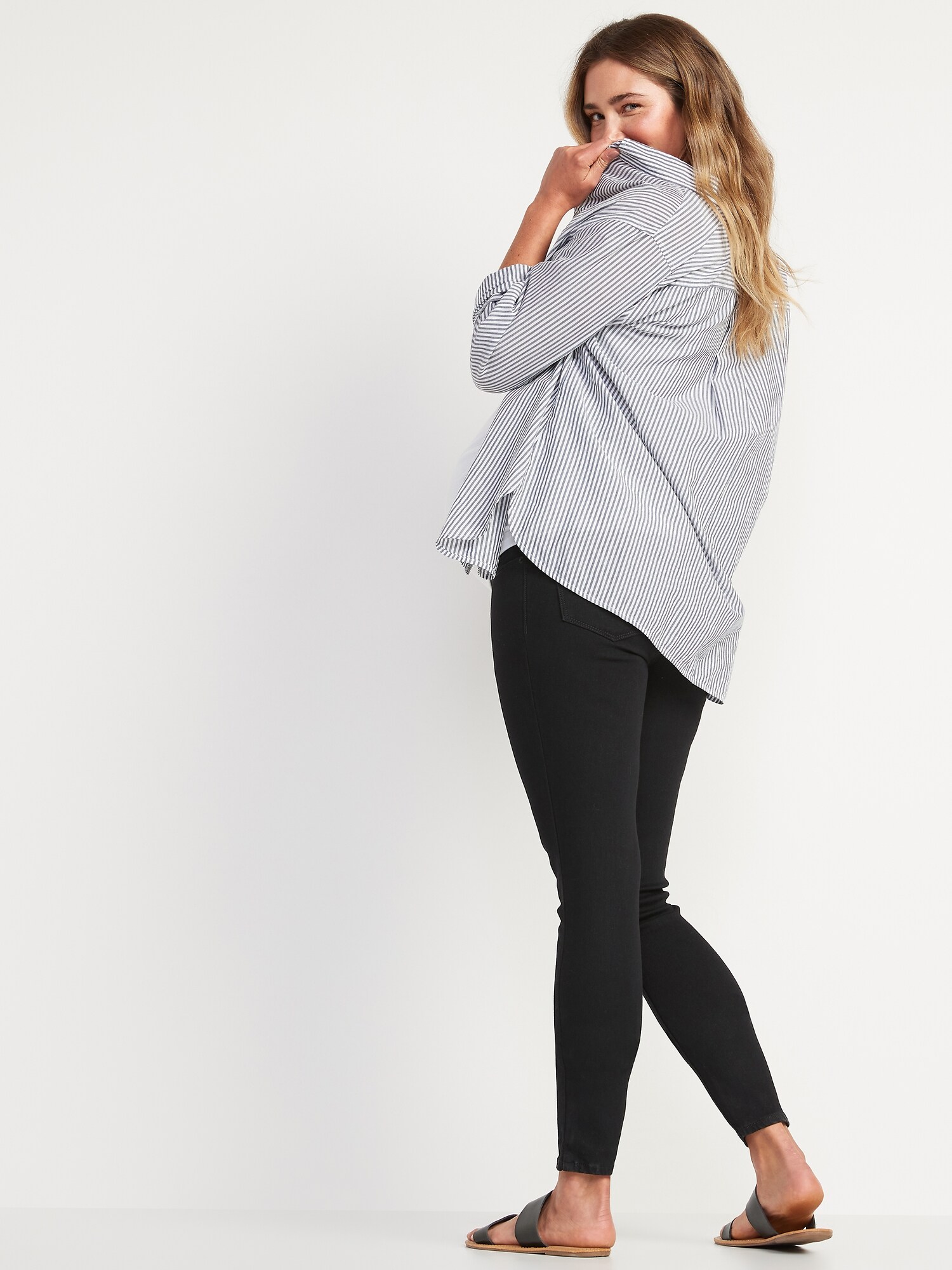 Женские джинсы Old Navy Maternity Rollover-Panel 360° Stretch Super-Skinny, цвет: Чёрный — фото 2