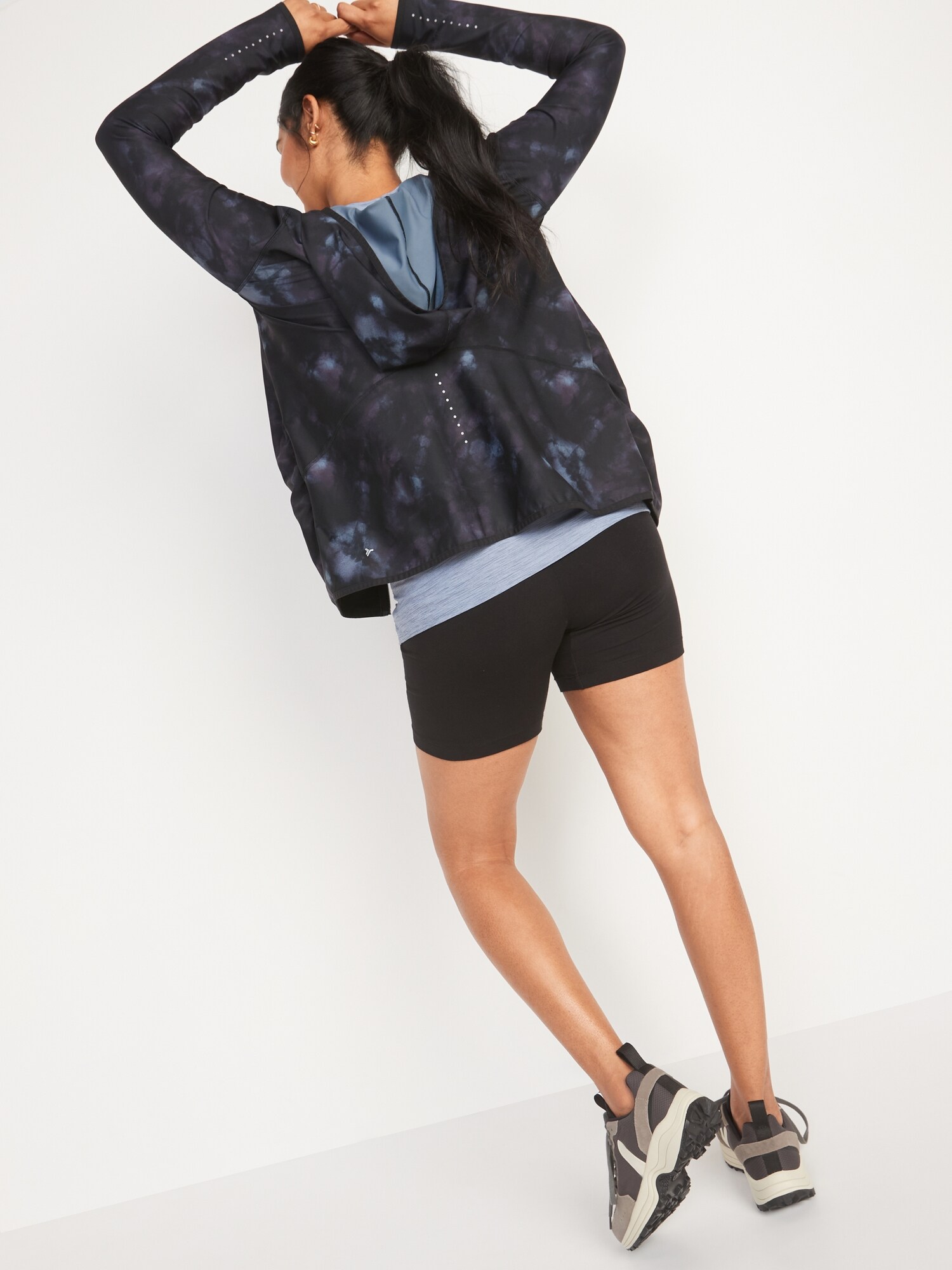 Женские шорты Old Navy Maternity Full-Panel Biker Shorts -- 6-inch inseam, цвет: Чёрный — фото 2