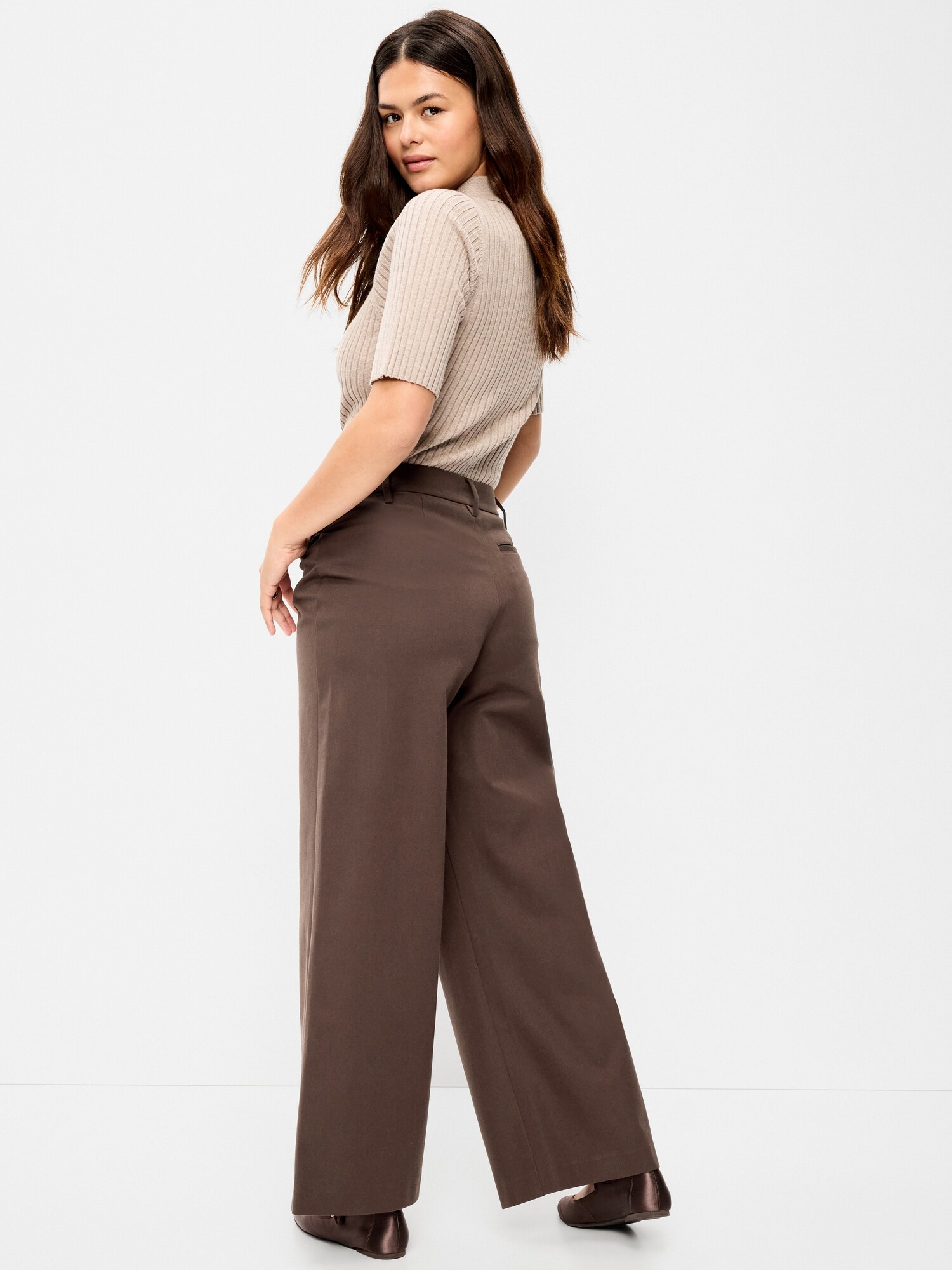 Женские брюки Old Navy High-Waisted Pull-On Pixie Wide Leg, цвет: Чёрный кофейный — фото 6