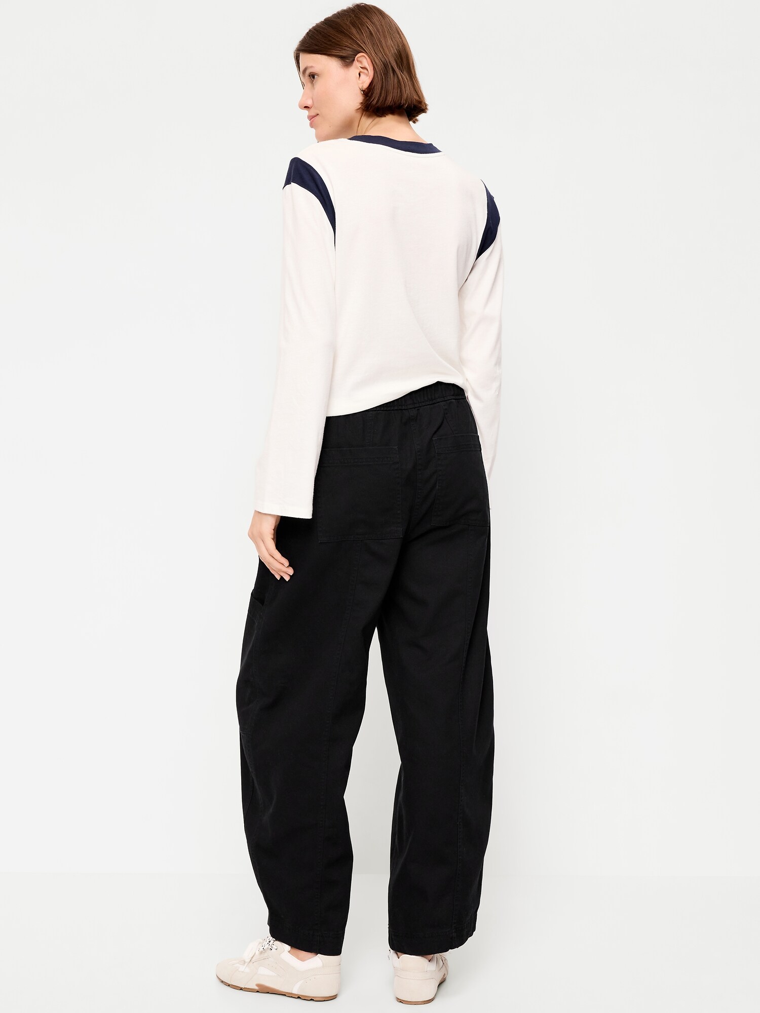 Женские брюки Old Navy Mid-Rise Barrel-Leg Utility, цвет: Чёрный — фото 3