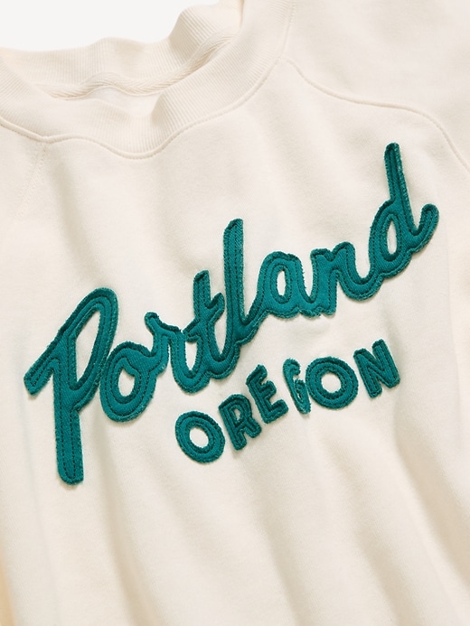 Image number 5 showing, Oversized Raglan Sweatshirt