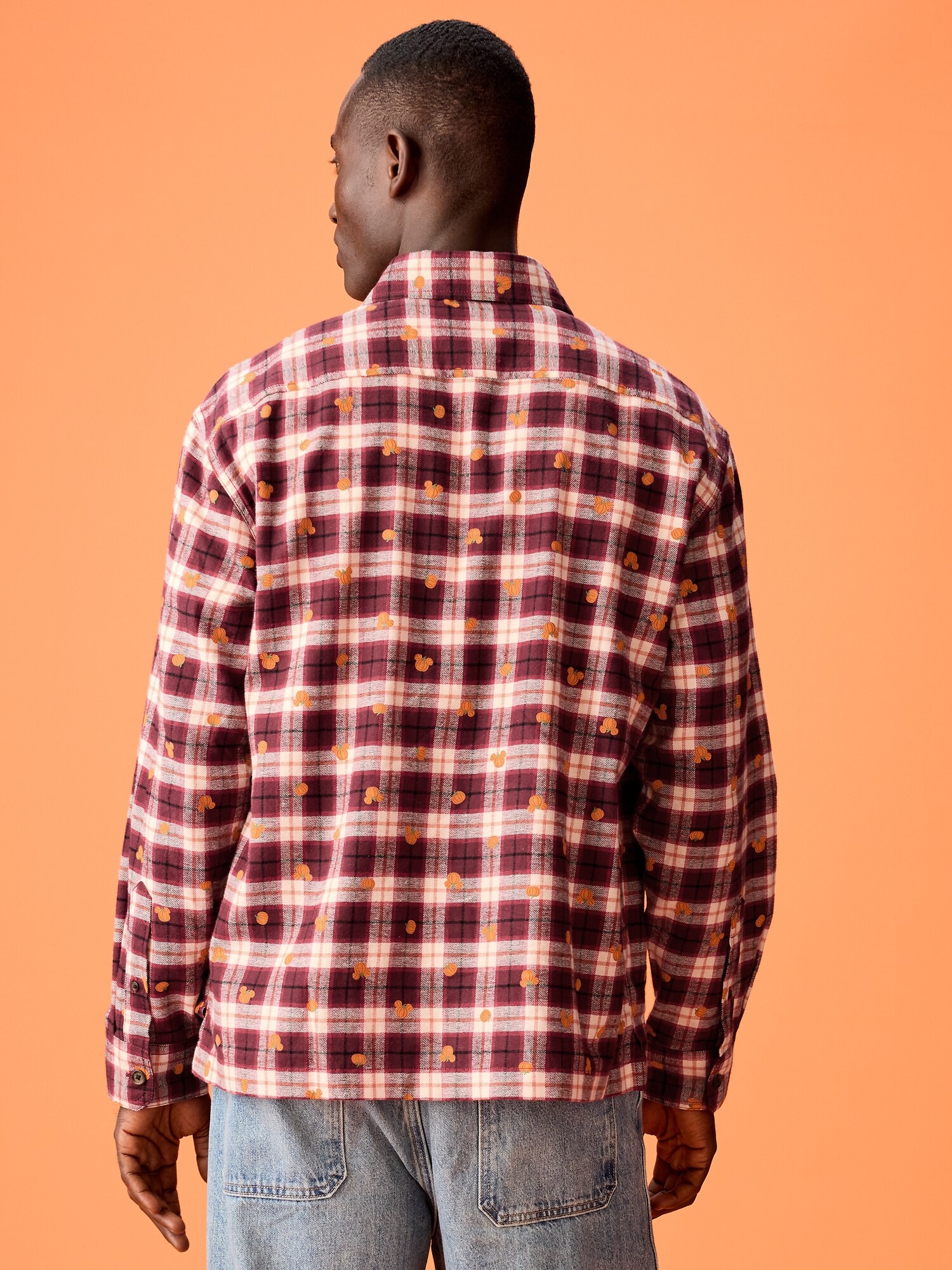 Мужская рубашка Old Navy x Disney Mickey Mouse Flannel Shirt for Adults, цвет: Pumpkin — фото 2