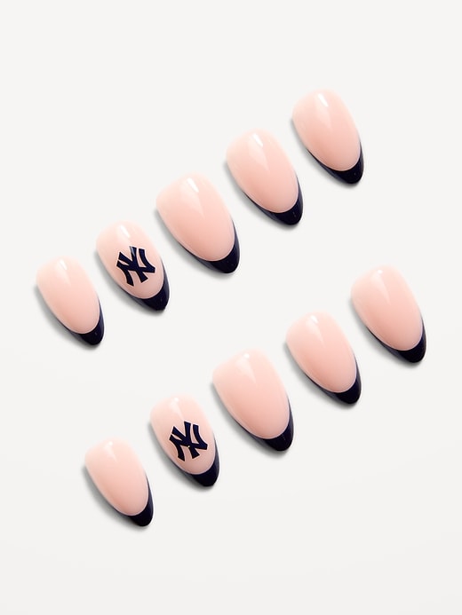 Image number 2 showing, Glamnetic x Fanatics New York Yankees Press-On Nail Kit
