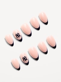 Image number 2 showing, Glamnetic x Fanatics New York Yankees Press-On Nail Kit