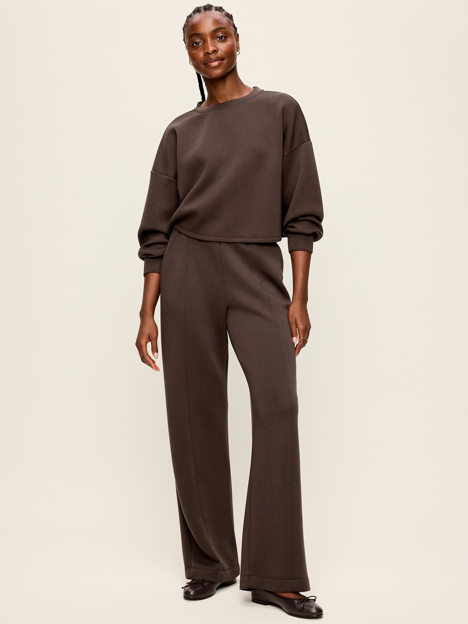 Женские брюки Old Navy High-Waisted Bounce Fleece Wide-Leg Sweatpants, цвет: Чёрный кофейный — фото 2