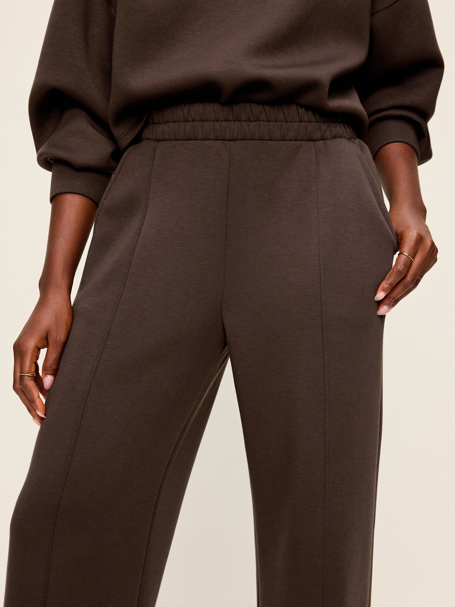 Женские брюки Old Navy High-Waisted Bounce Fleece Wide-Leg Sweatpants, цвет: Чёрный кофейный — фото 5