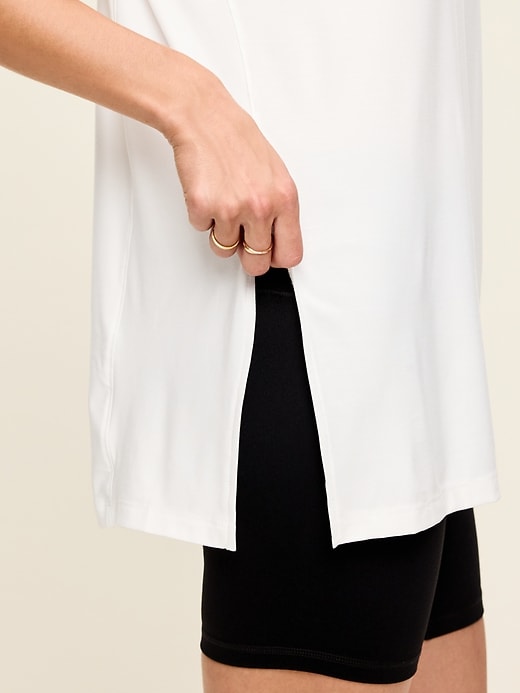 Image number 4 showing, CloudMotion Short-Sleeve Tunic