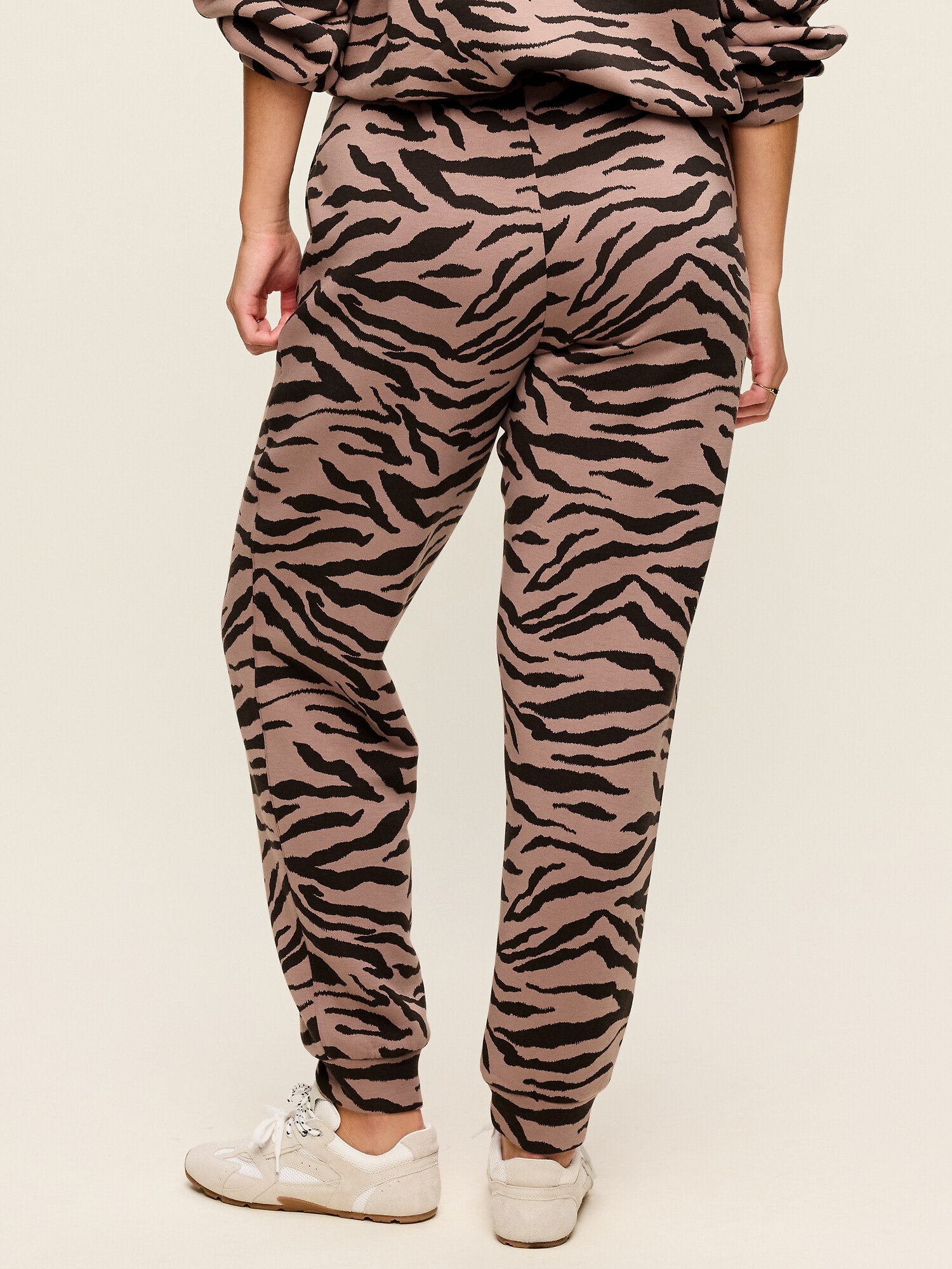 Женские брюки Old Navy High-Waisted Bounce Fleece Jogger Sweatpants, цвет: С принтом — фото 6