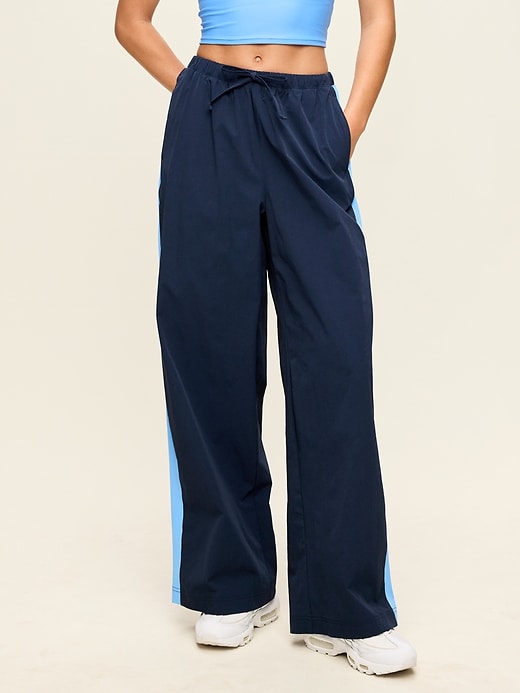 High-Waisted TrekTech Lightweight Woven Active Pants | Old Navy