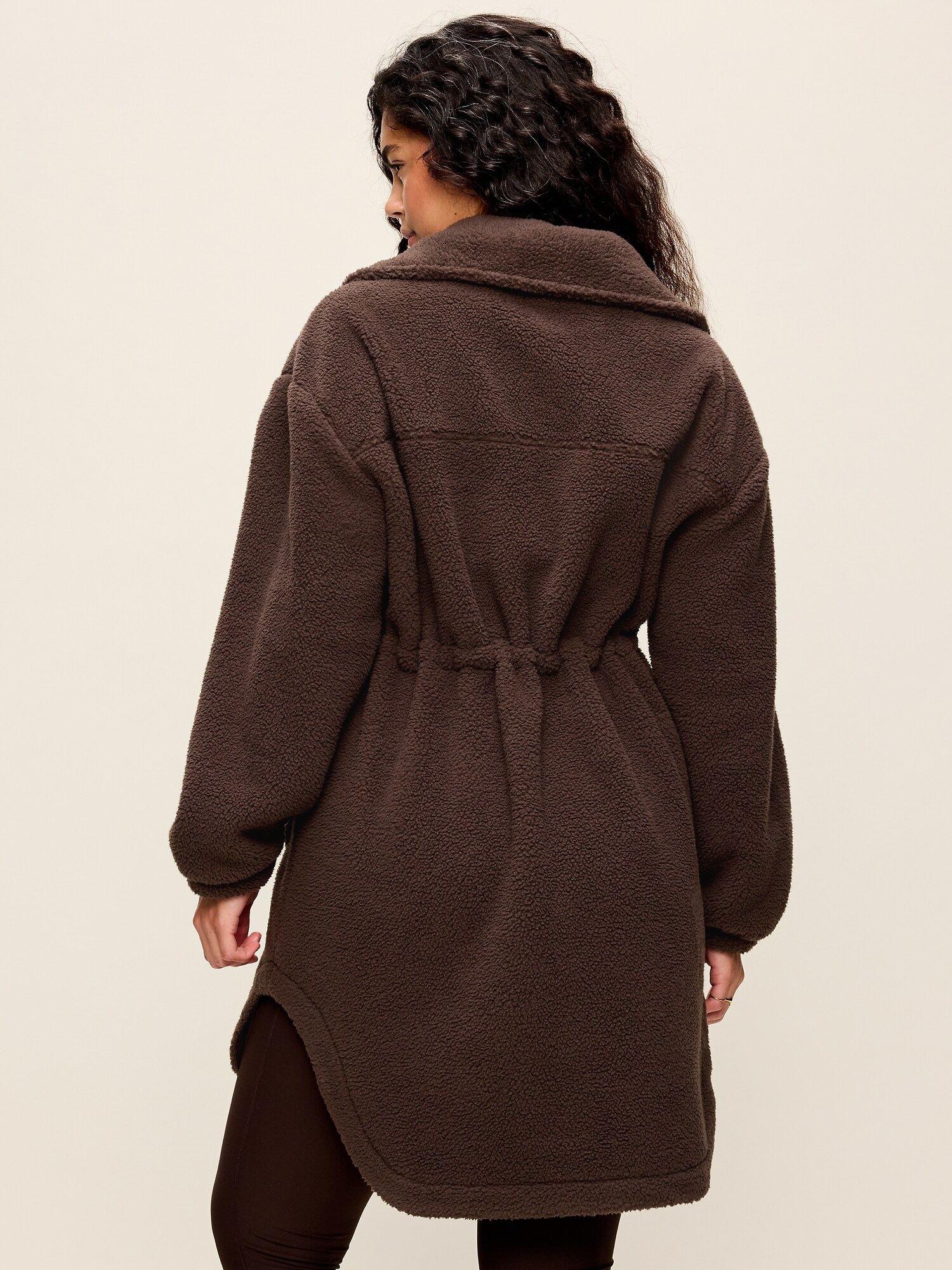 Женская куртка Old Navy Longline Sherpa, цвет: Чёрный кофейный — фото 6