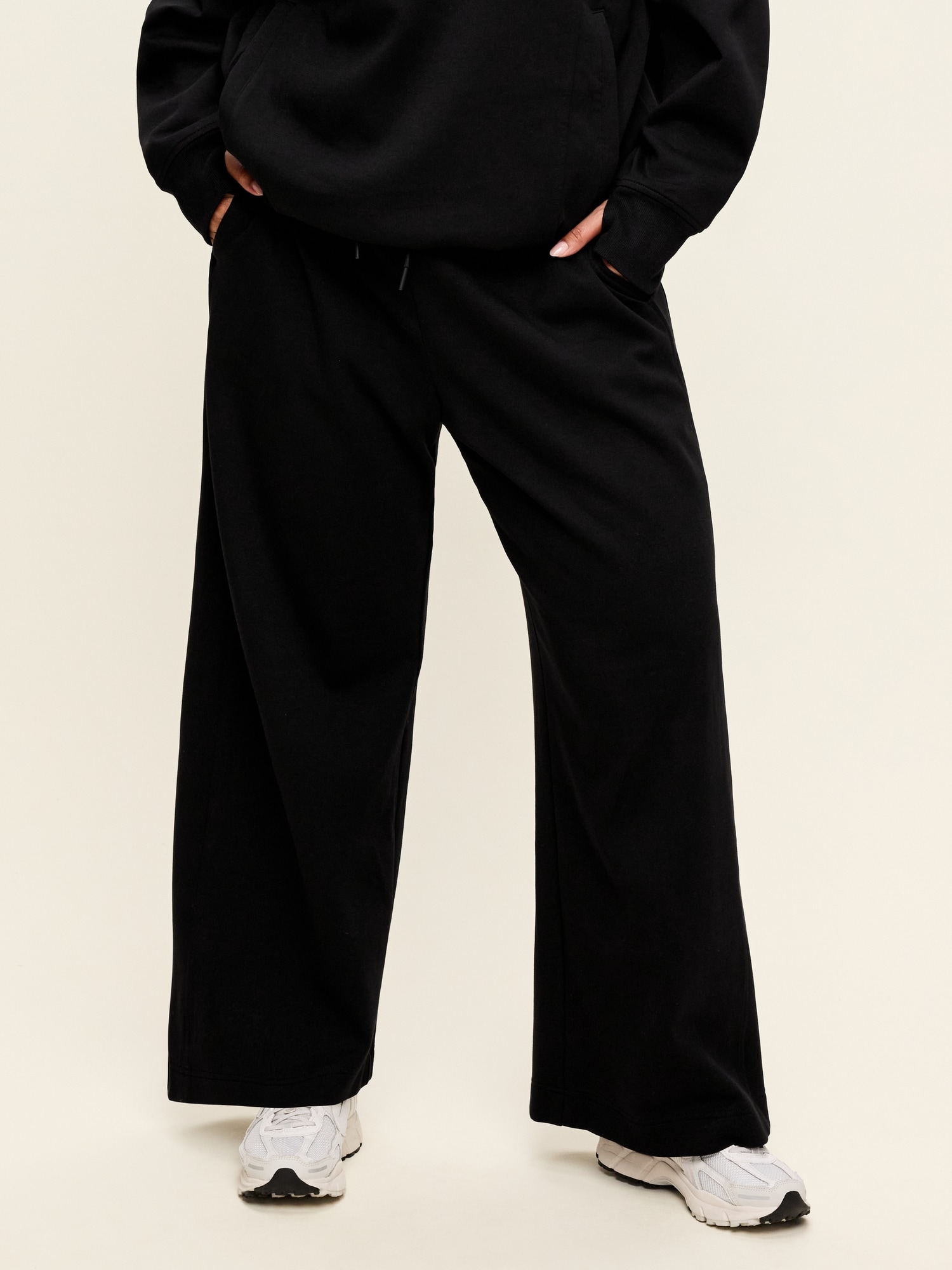 Extra High-Waisted Dynamic Fleece Wide-Leg Sweatpants