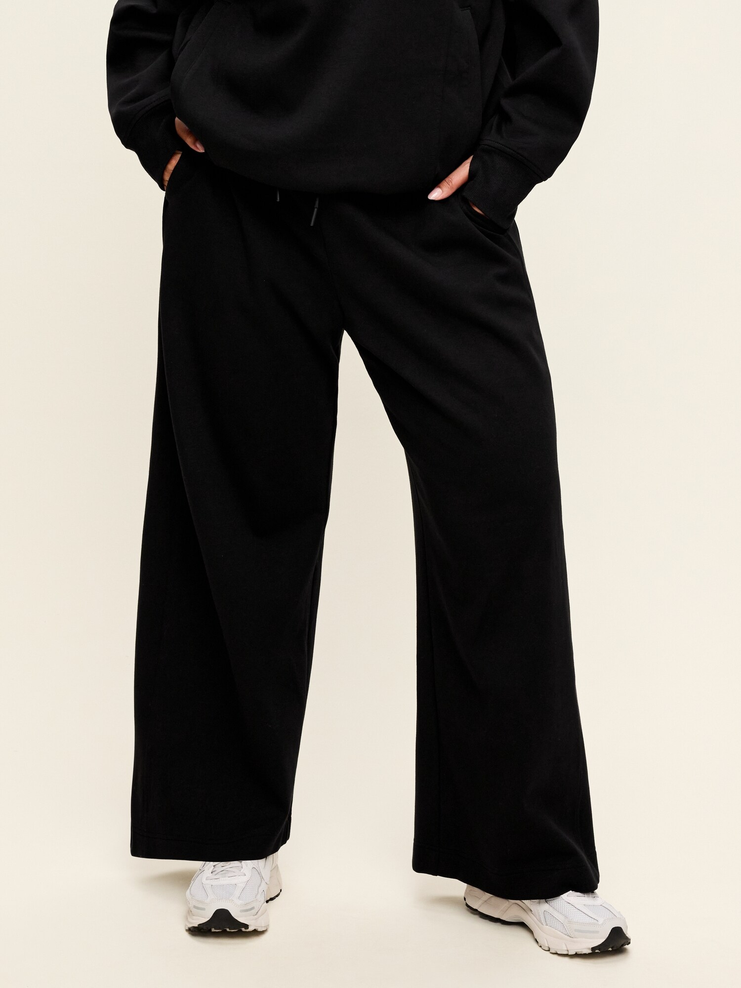 Женские брюки Old Navy Extra High-Waisted Dynamic Fleece Wide-Leg Sweatpants, цвет: Чёрный — фото 6