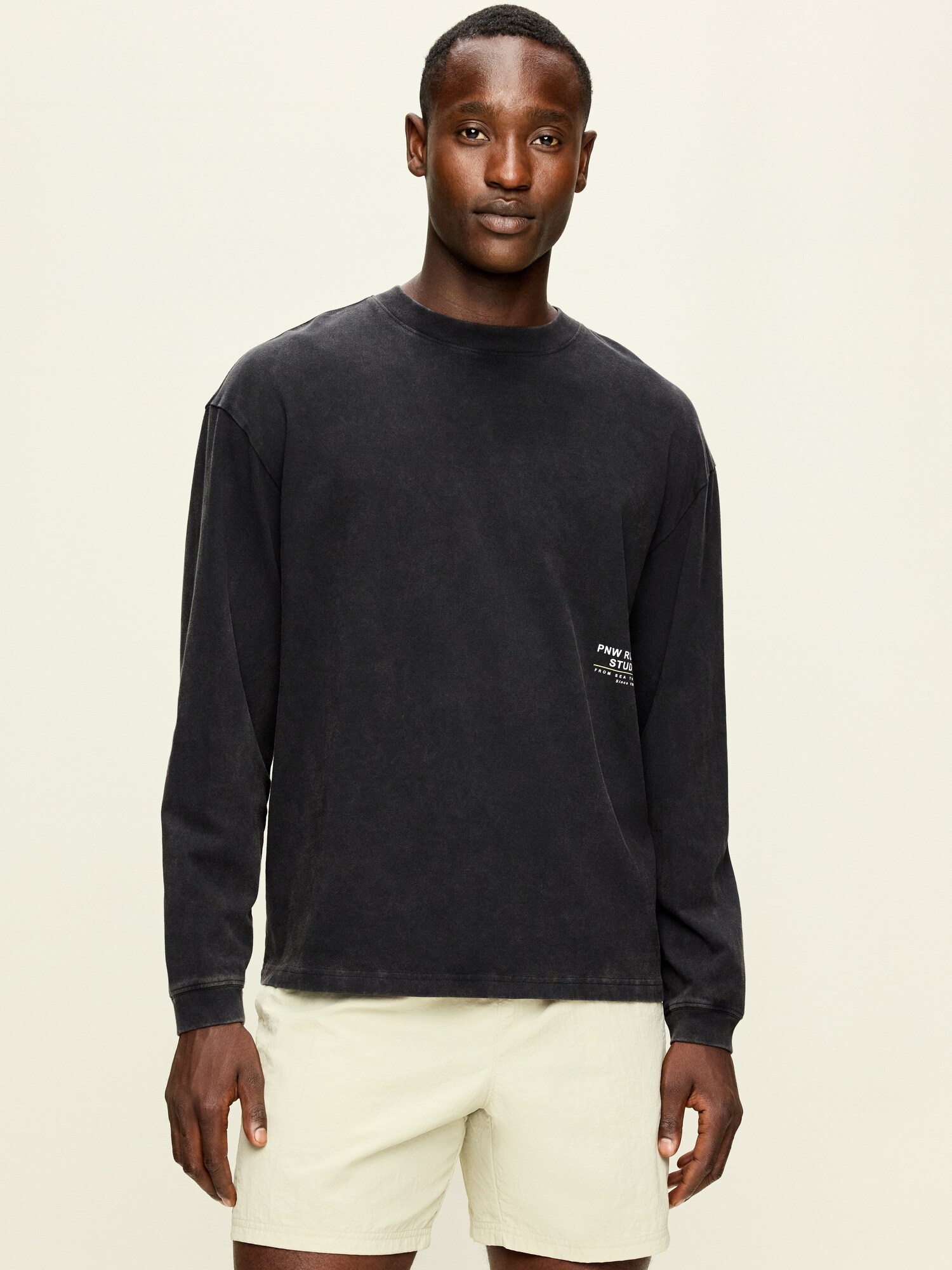 Мужская футболка Old Navy Lived-In Pro Long-Sleeve Graphic, цвет: Чёрный