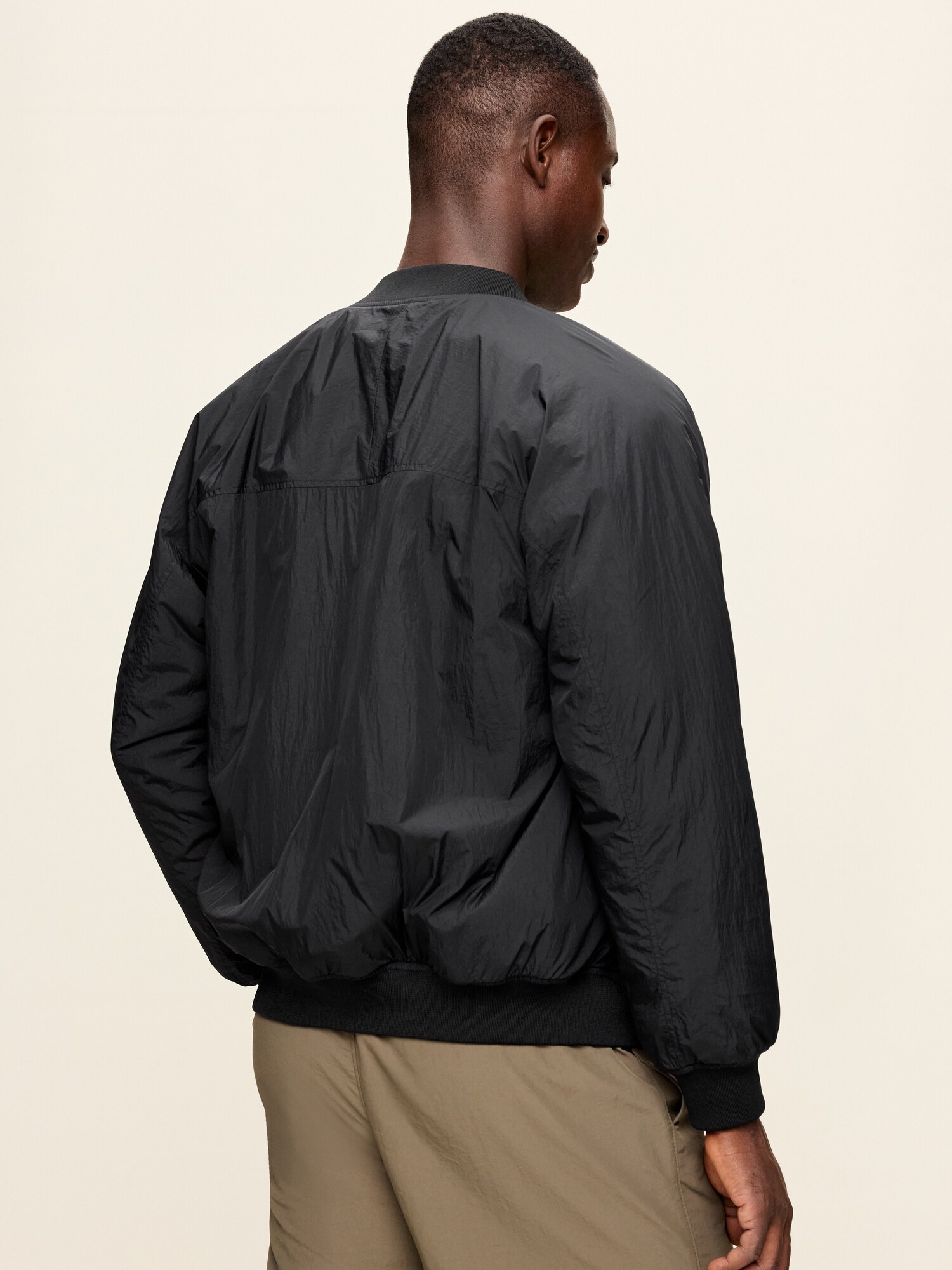 Мужская куртка Old Navy Water-Resistant Insulated Bomber, цвет: Чёрный — фото 2