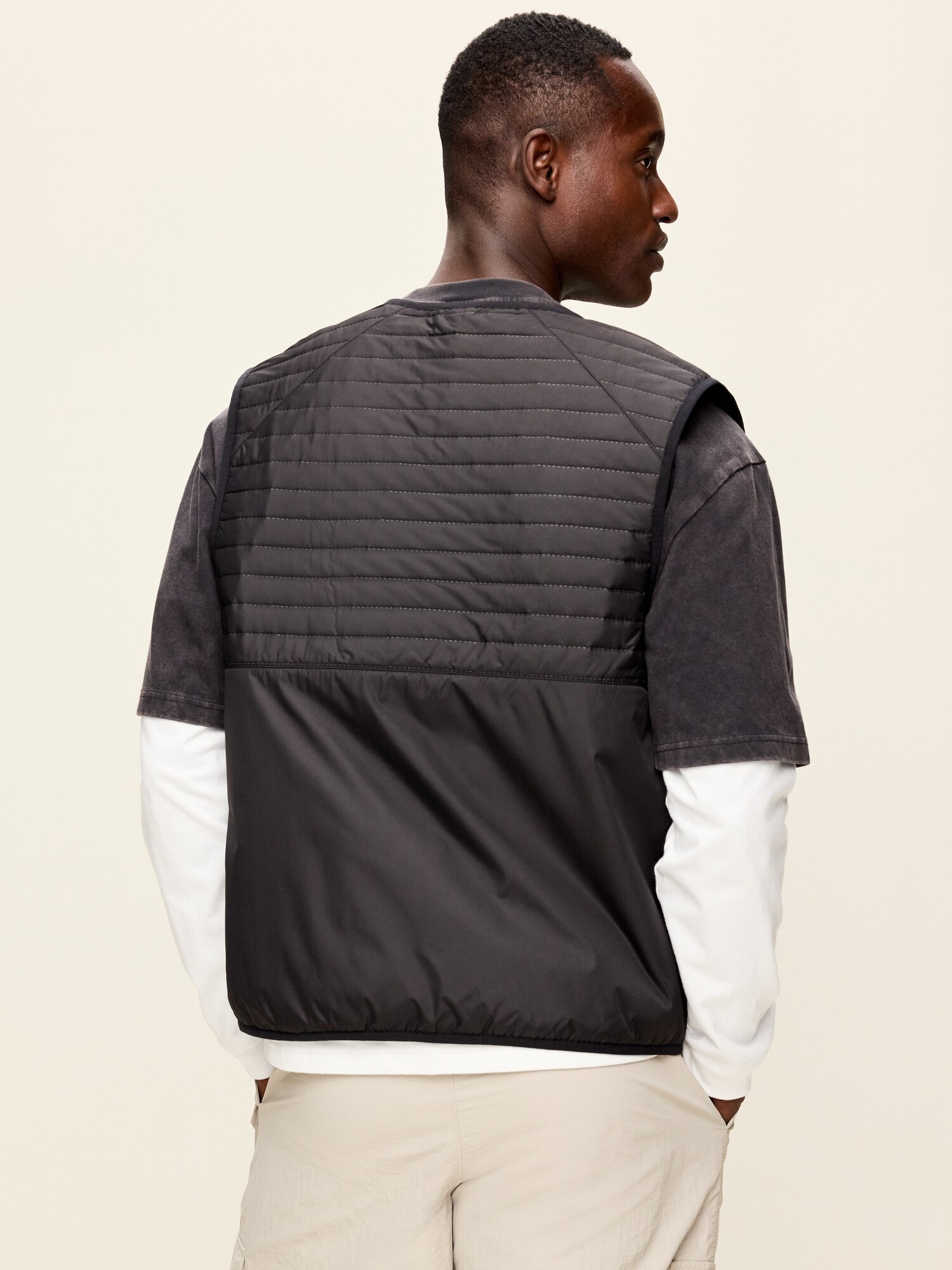 Мужской жилет Old Navy Light-Padded USB Vest, цвет: Чёрный — фото 2