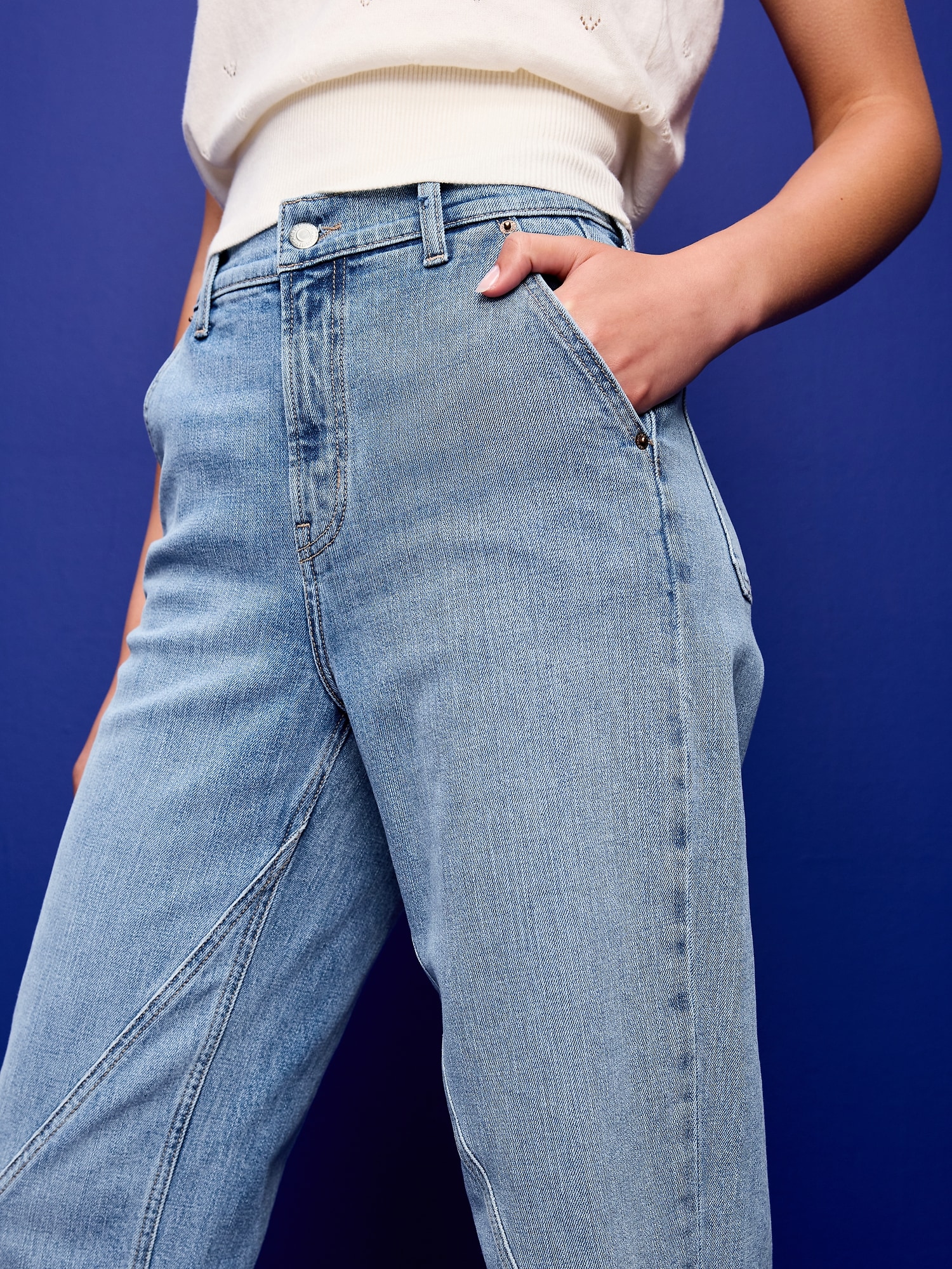 High-Waisted Baggy Barrel Jeans