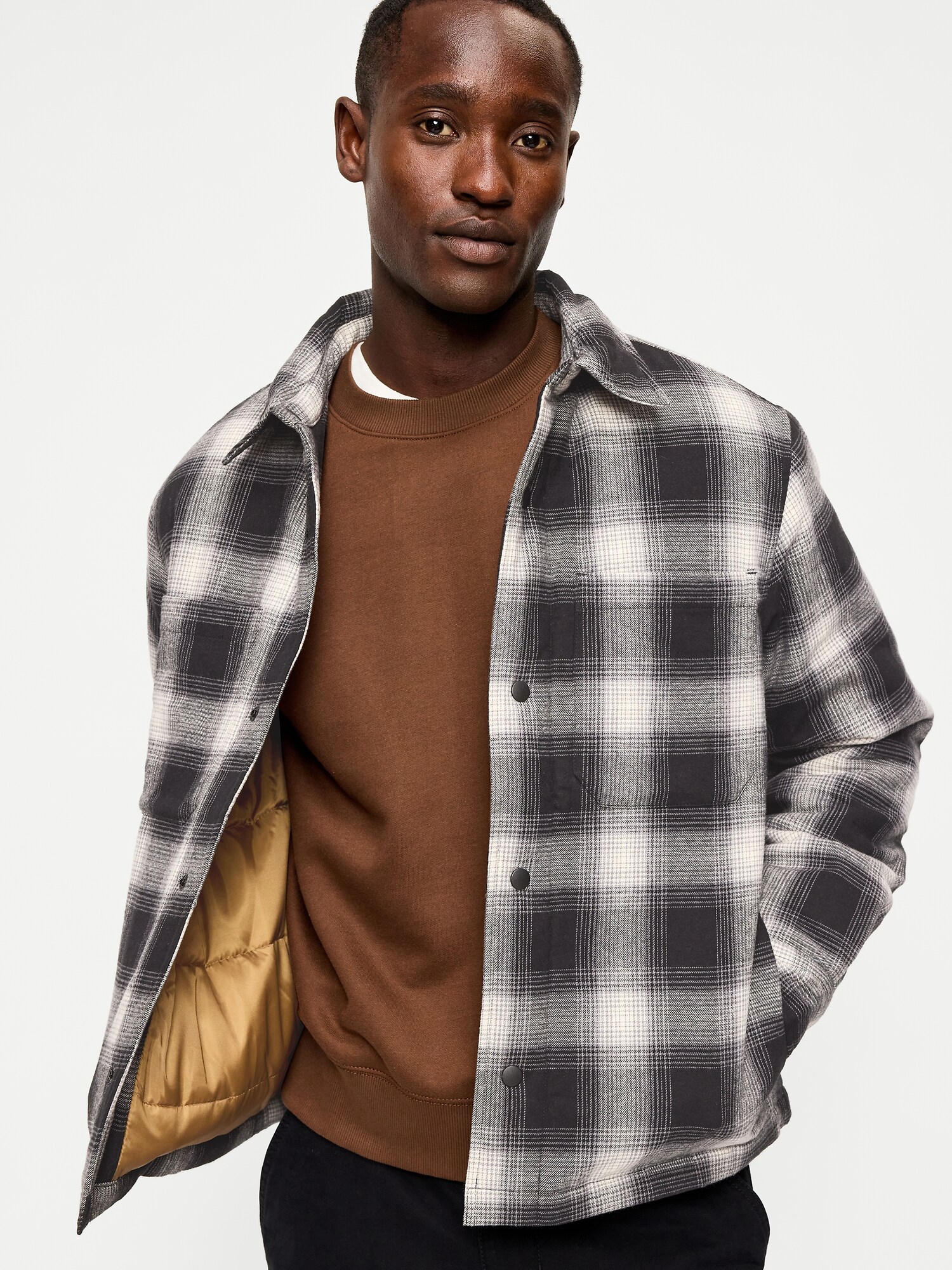 Мужские куртки Old Navy Cropped Insulated Flannel Shacket, цвет: Чёрный клетчатый — фото 5