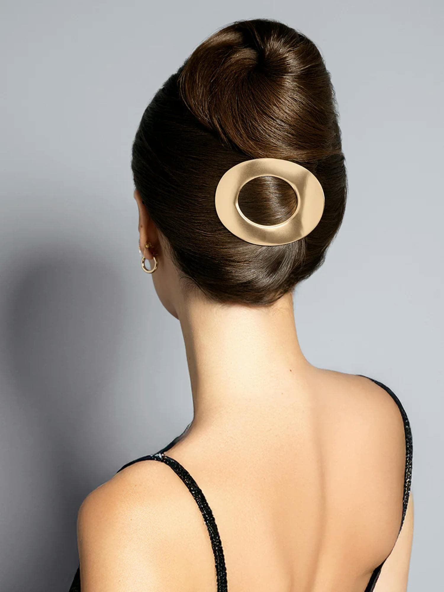 The Hair Edit Ellipse Flat Lay Claw Clip