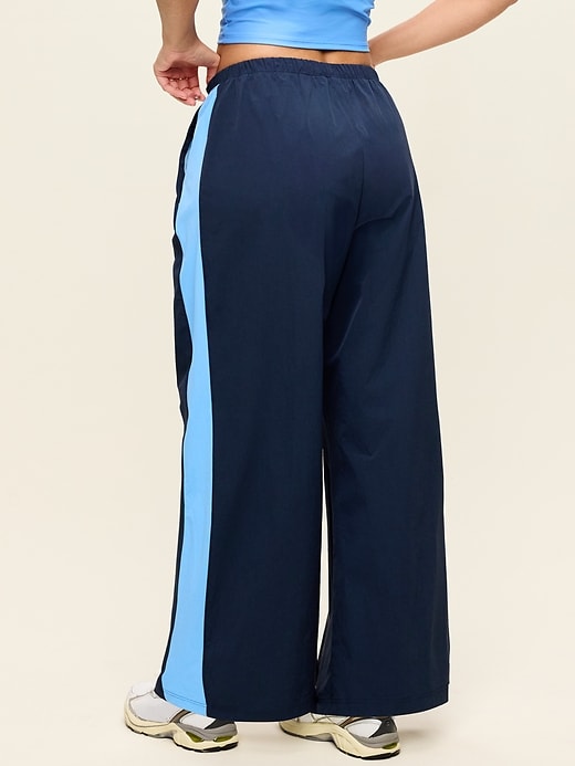 High-Waisted TrekTech Lightweight Woven Active Pants | Old Navy