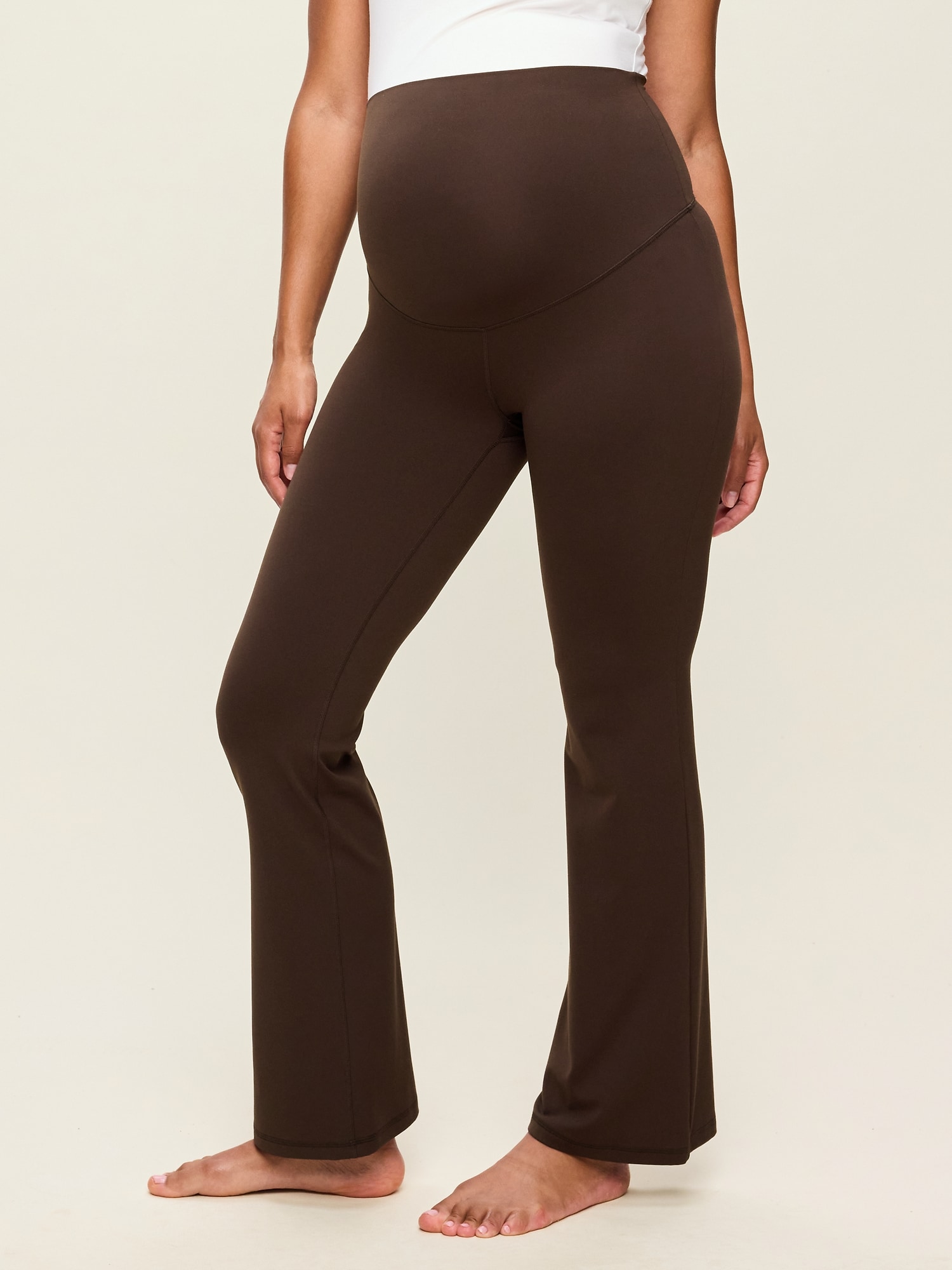 Женские леггинсы Old Navy Maternity Full-Panel StudioSmooth Flare, цвет: Чёрный кофейный