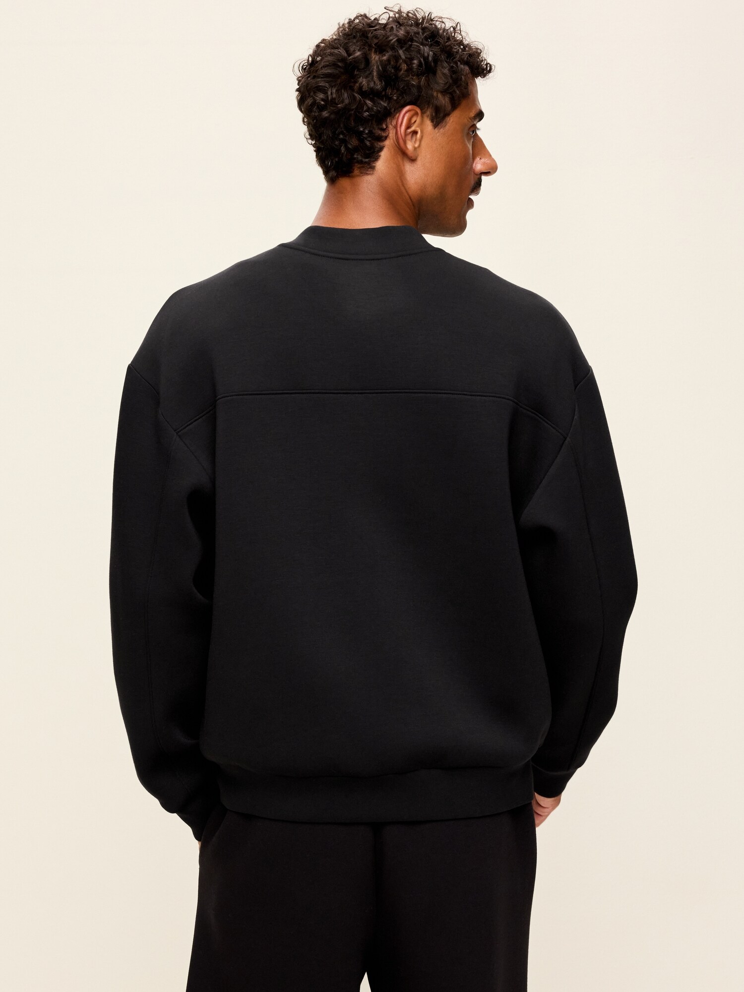Мужская куртка Old Navy Bounce Fleece Oversized Bomber, цвет: Чёрный — фото 2