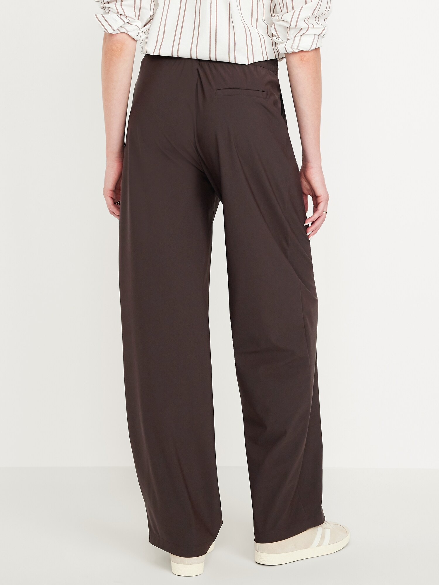 Женские брюки Old Navy High-Waisted SleekTech Trouser, цвет: Чёрный кофейный — фото 2