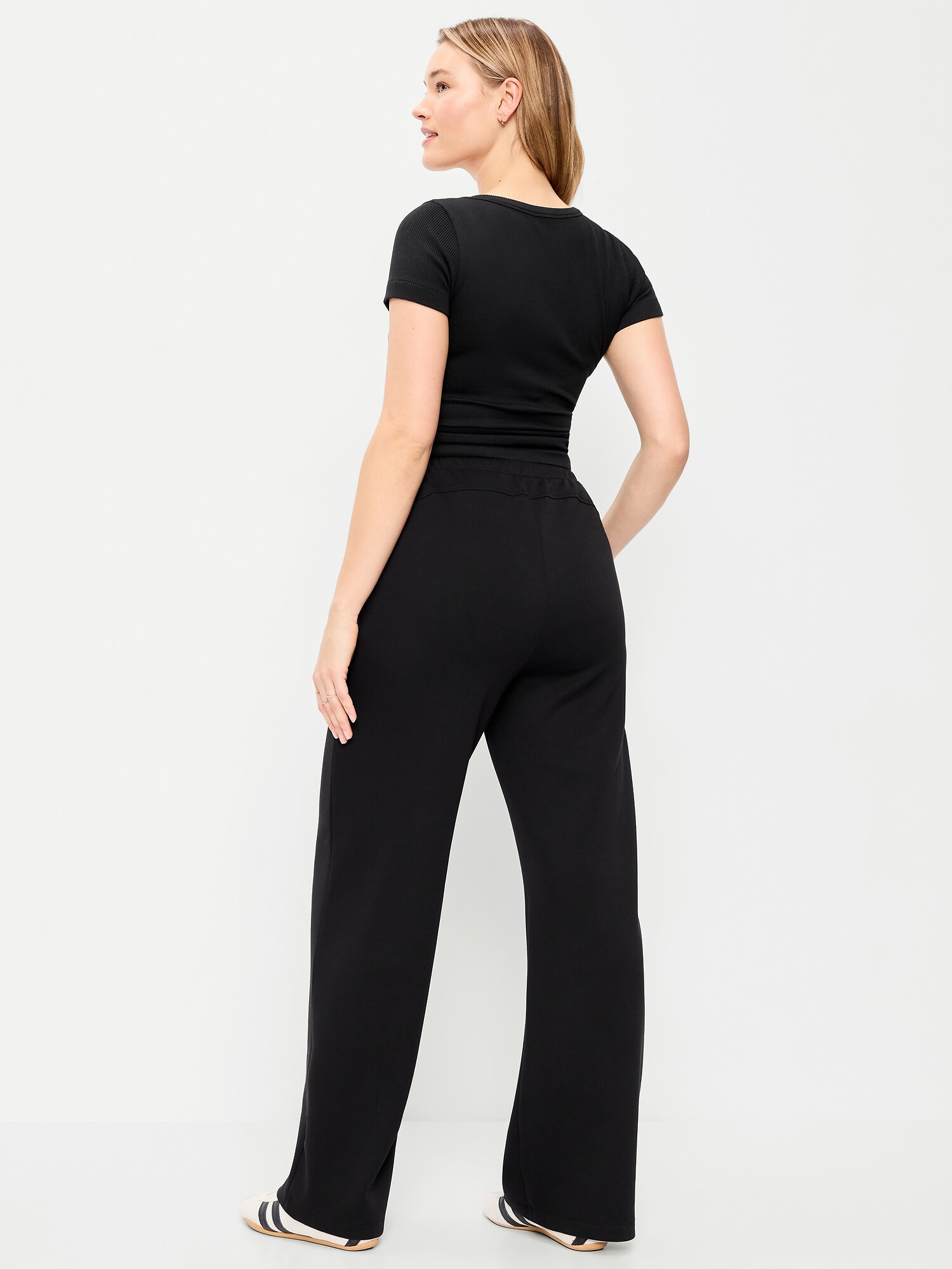 Женские брюки Old Navy Mid-Rise Dynamic Fleece Textured Wide-Leg Sweatpants, цвет: Чёрный — фото 6
